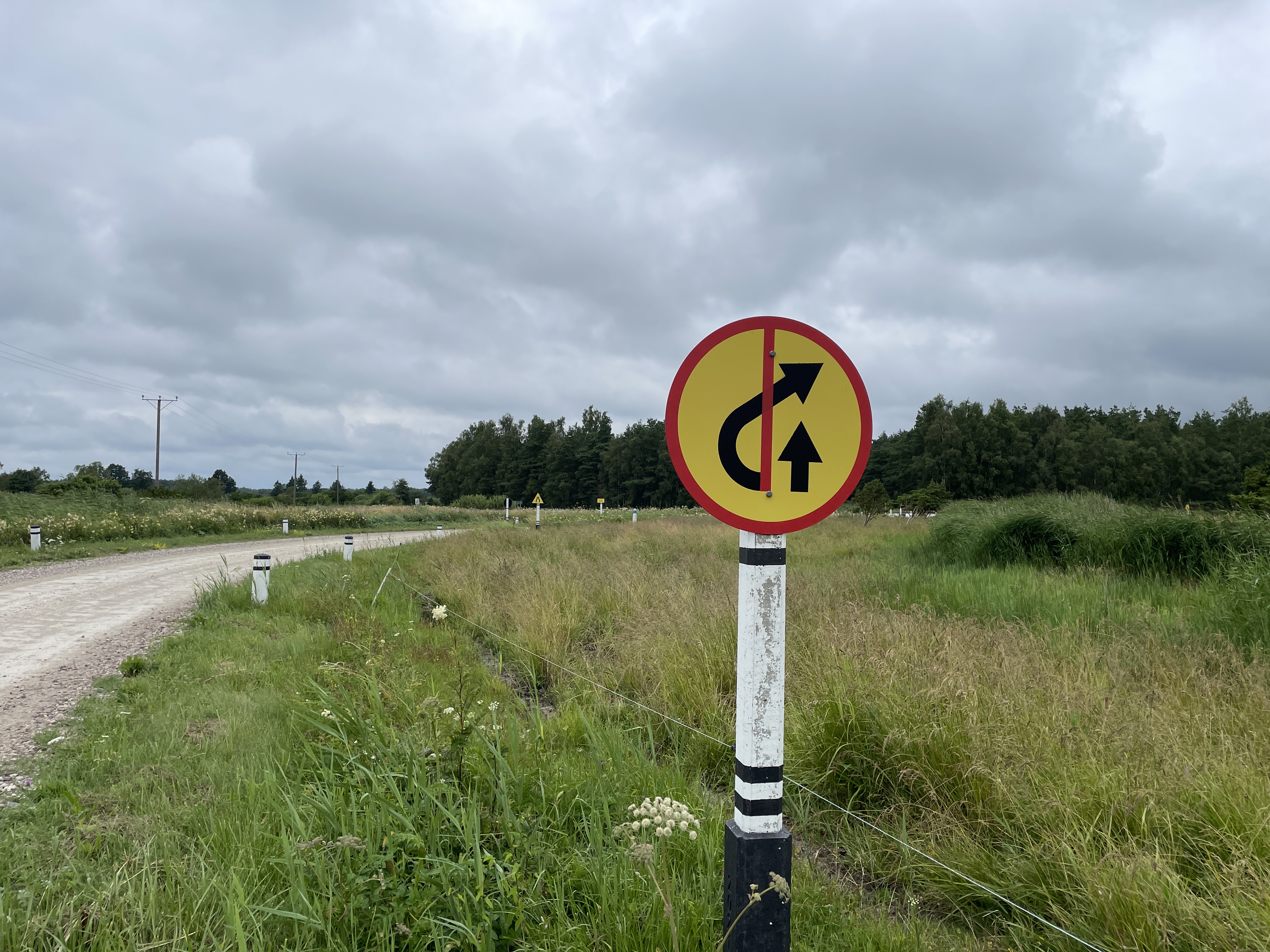 Liiklusmärk enne silda