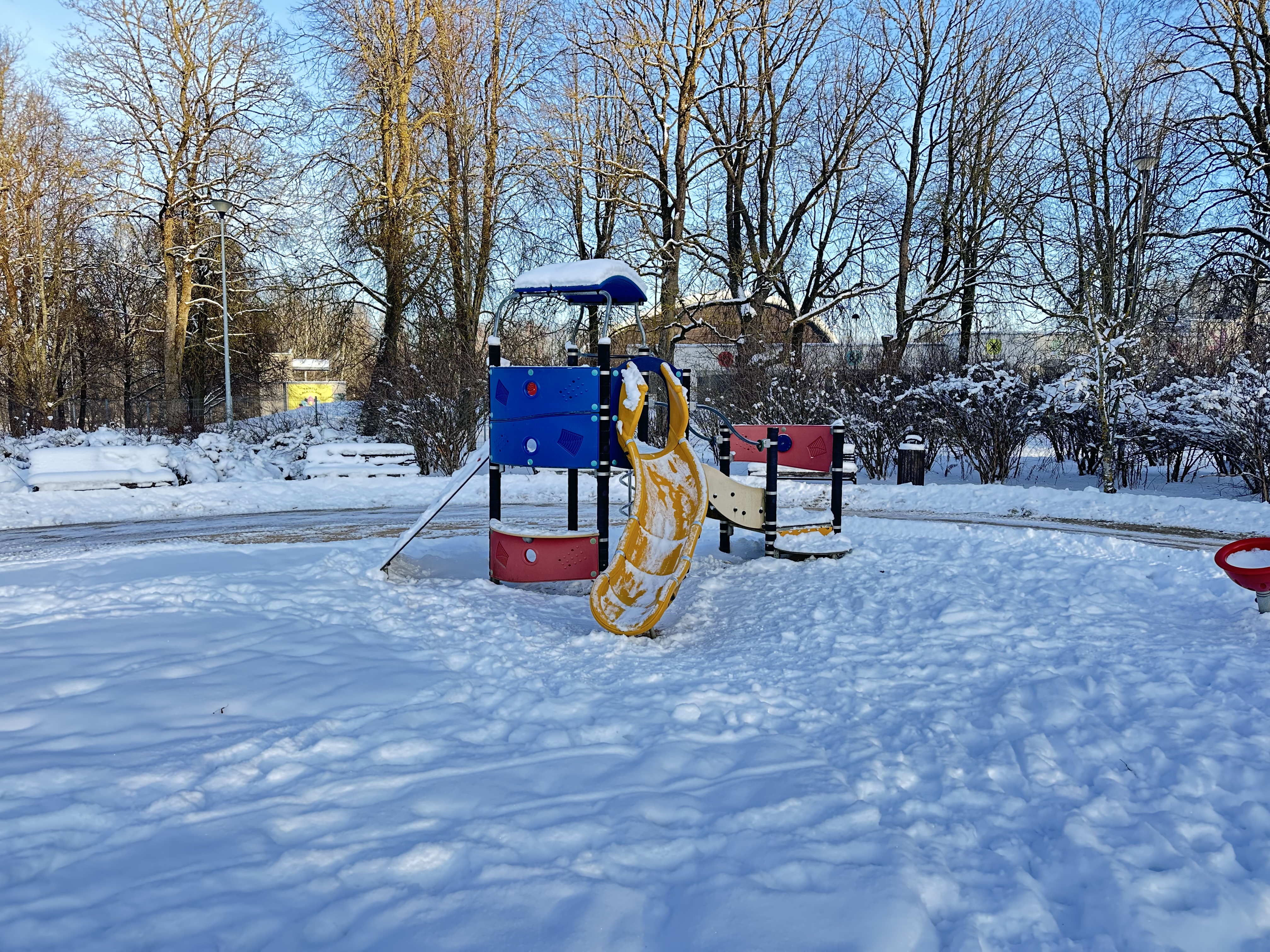 Tähtvere puhkepargi mänguväljak talvel