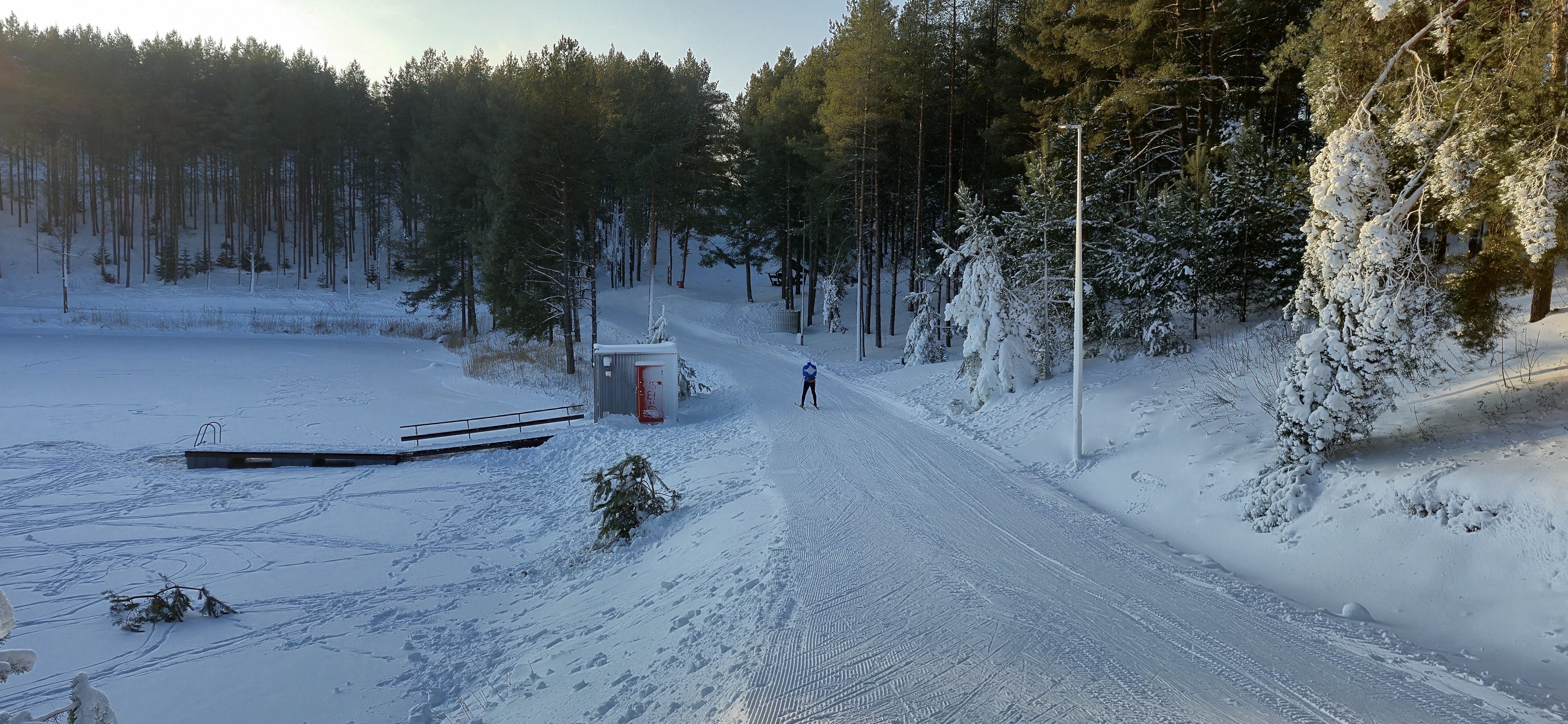 Suusataja Lähte suusarajal