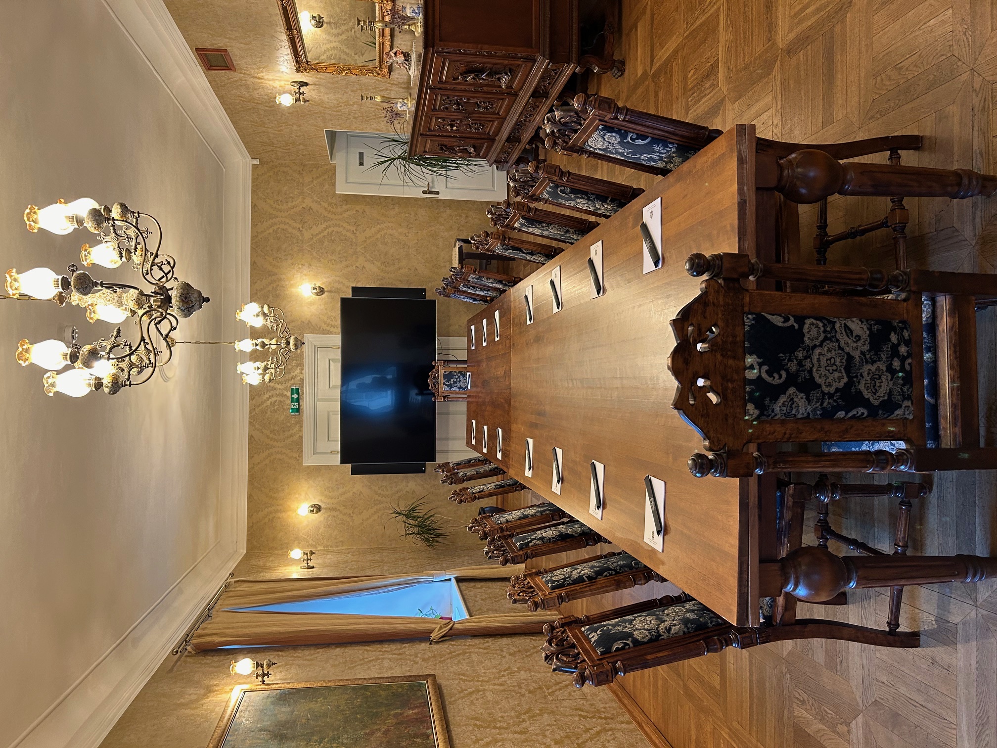 Padises muižas semināru telpa "Zelta salons", ietilpība līdz 20 cilvēkiem