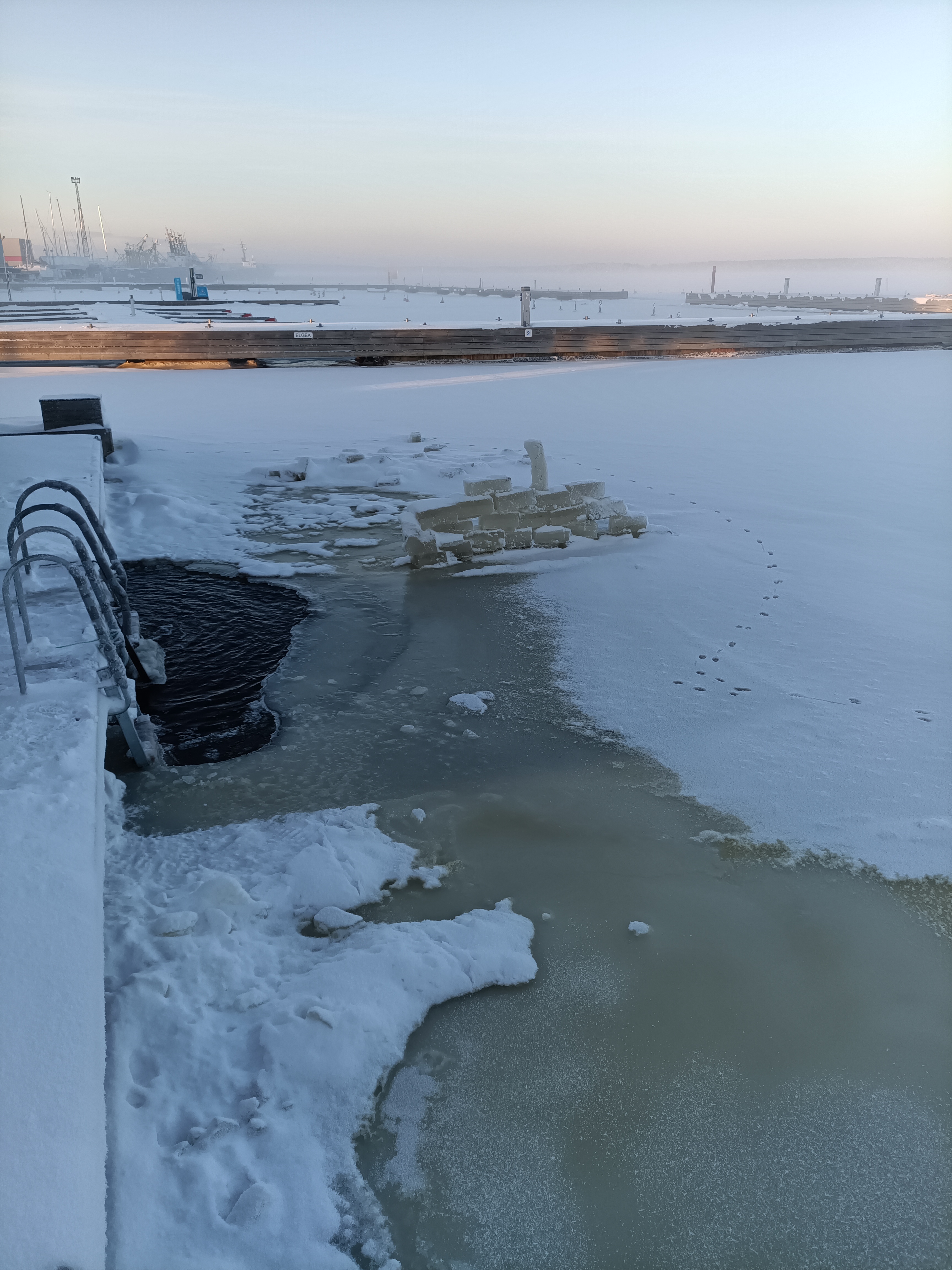 Ka suurte külmadega püsib jääauk lahti tänu aeraatorile