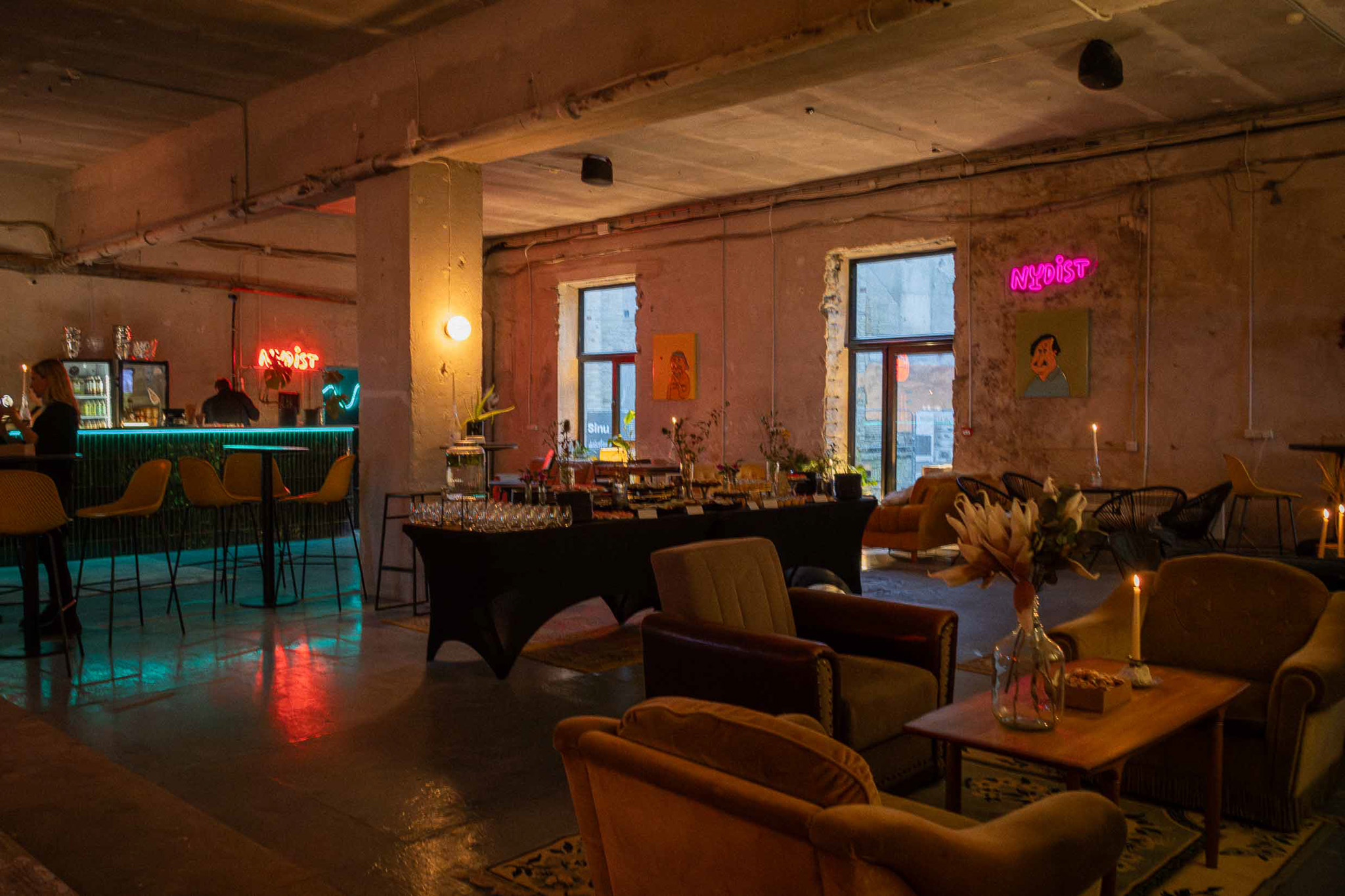 SUHE Bar cozy interior