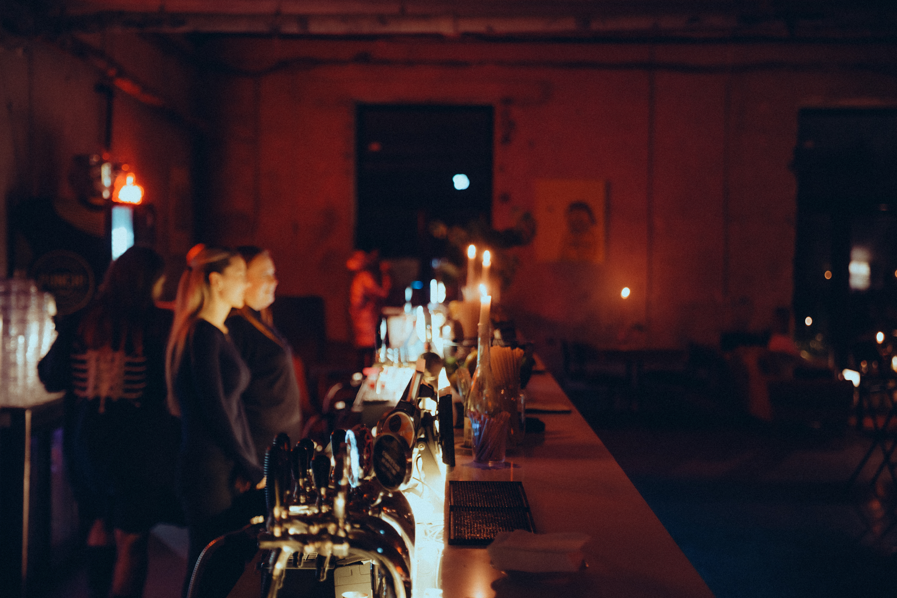 In the heart of Telliskivi Creative City, a collaboration between local drink masters Nudist Drinks and Punch Club awaits — SUHE Bar. This vibrant bar