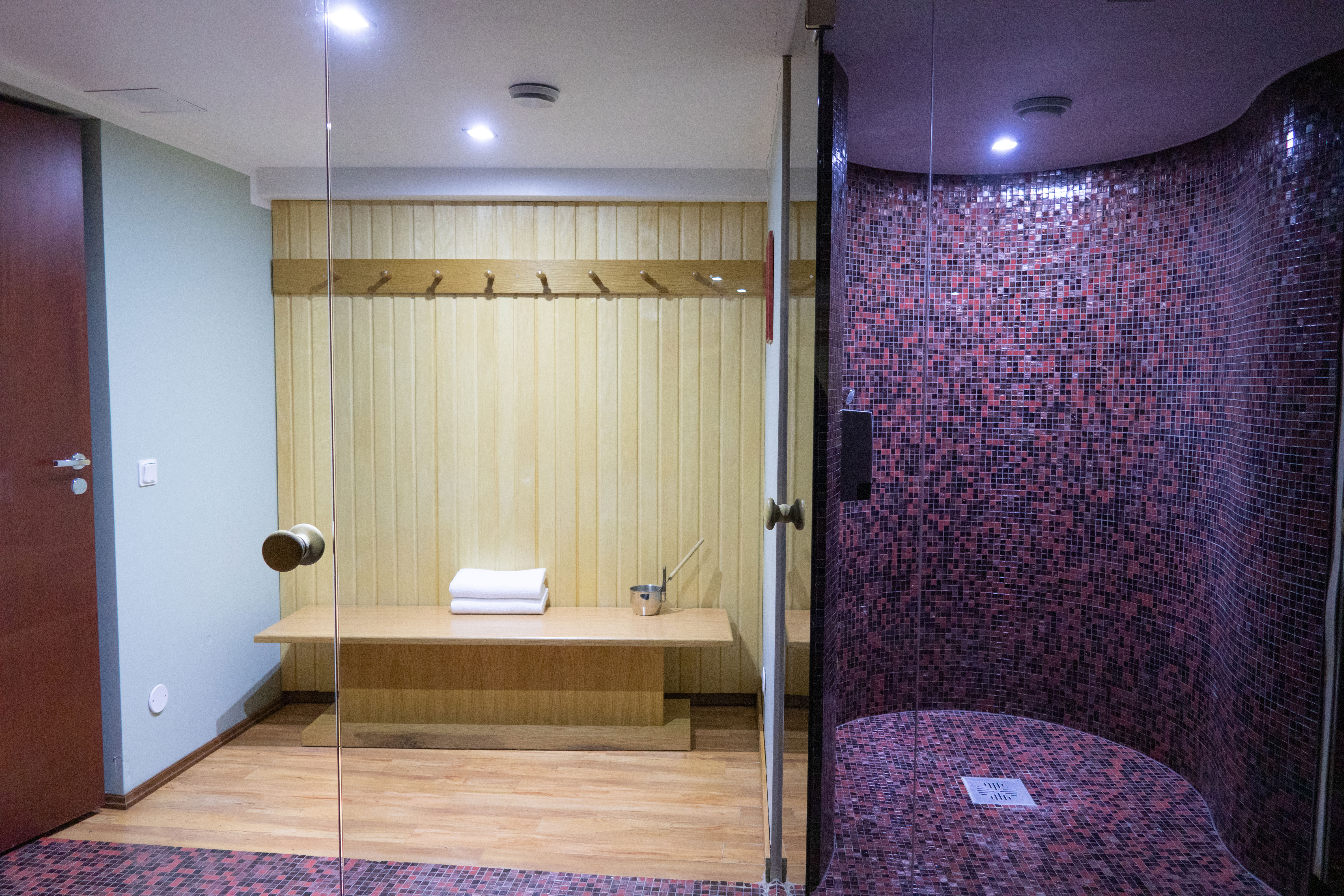 Tähetorni Hotell - eesruum ja dušš