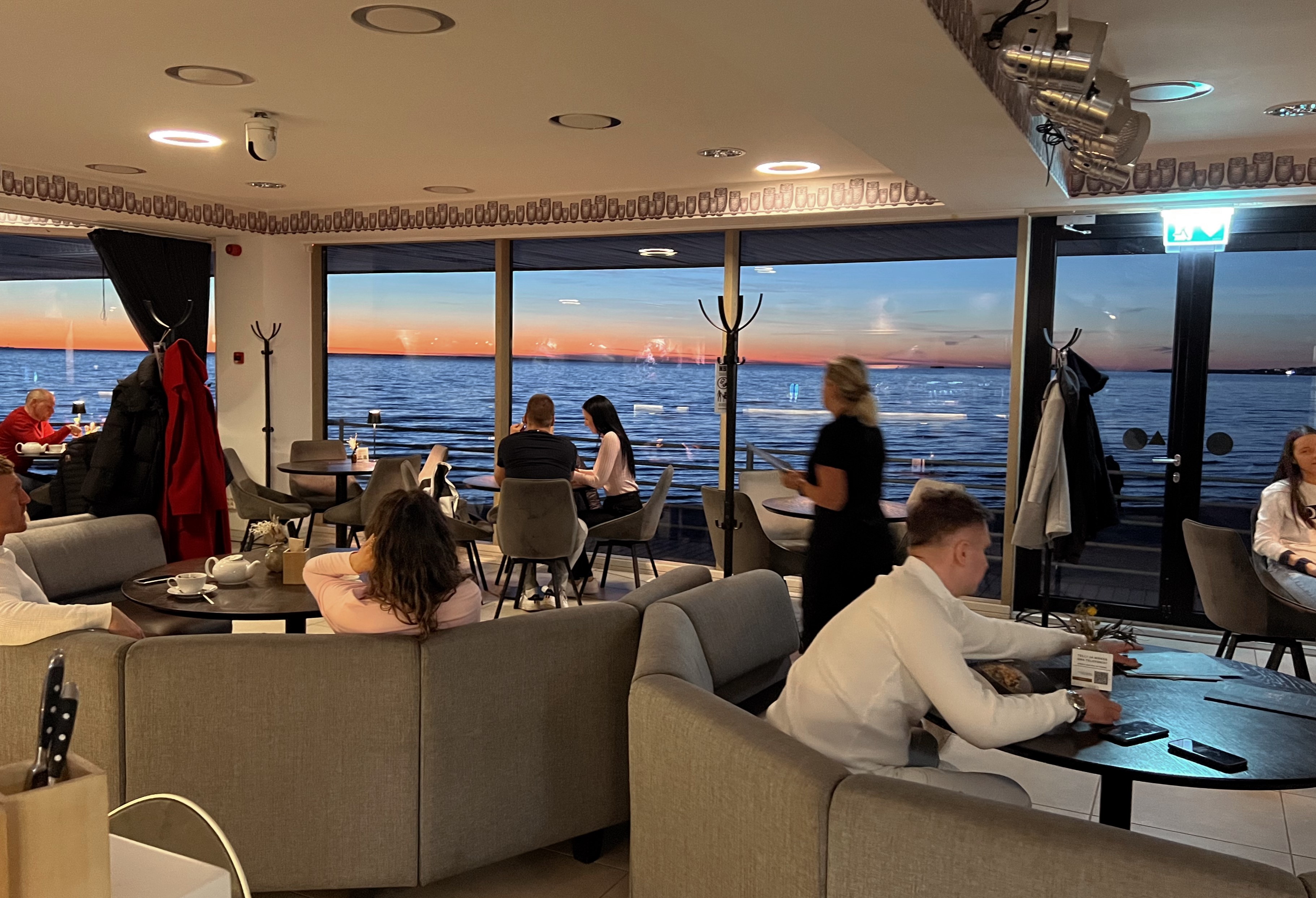 Das St. Patrick's ist ein Ort zum Essen und zum Zeitvertreib, wo Sie sich entspannt und behaglich fühlen können. Unsere Stichwörter sind gutes Essen, 