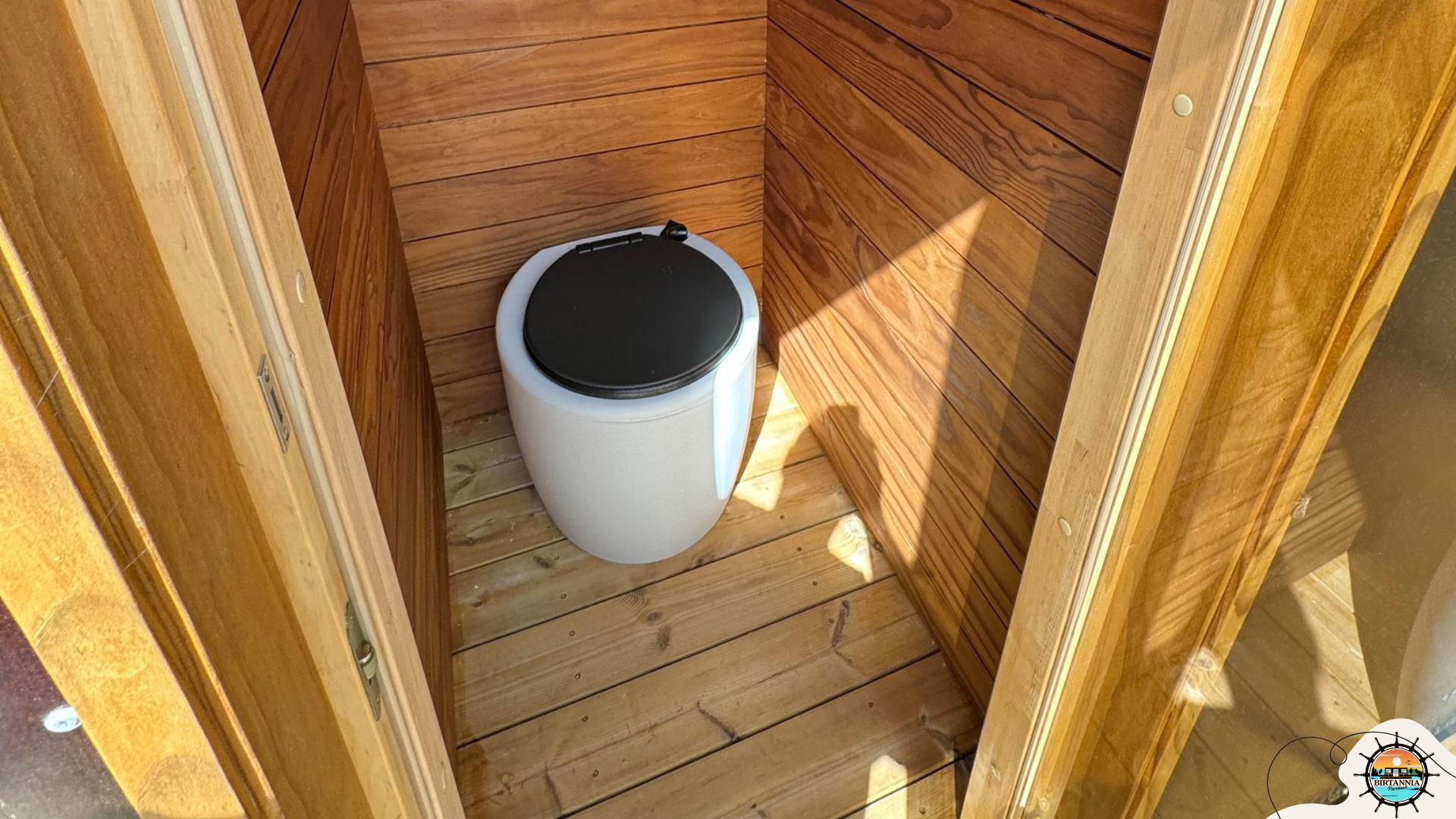 Pirts uz plosta "Britannia", WC