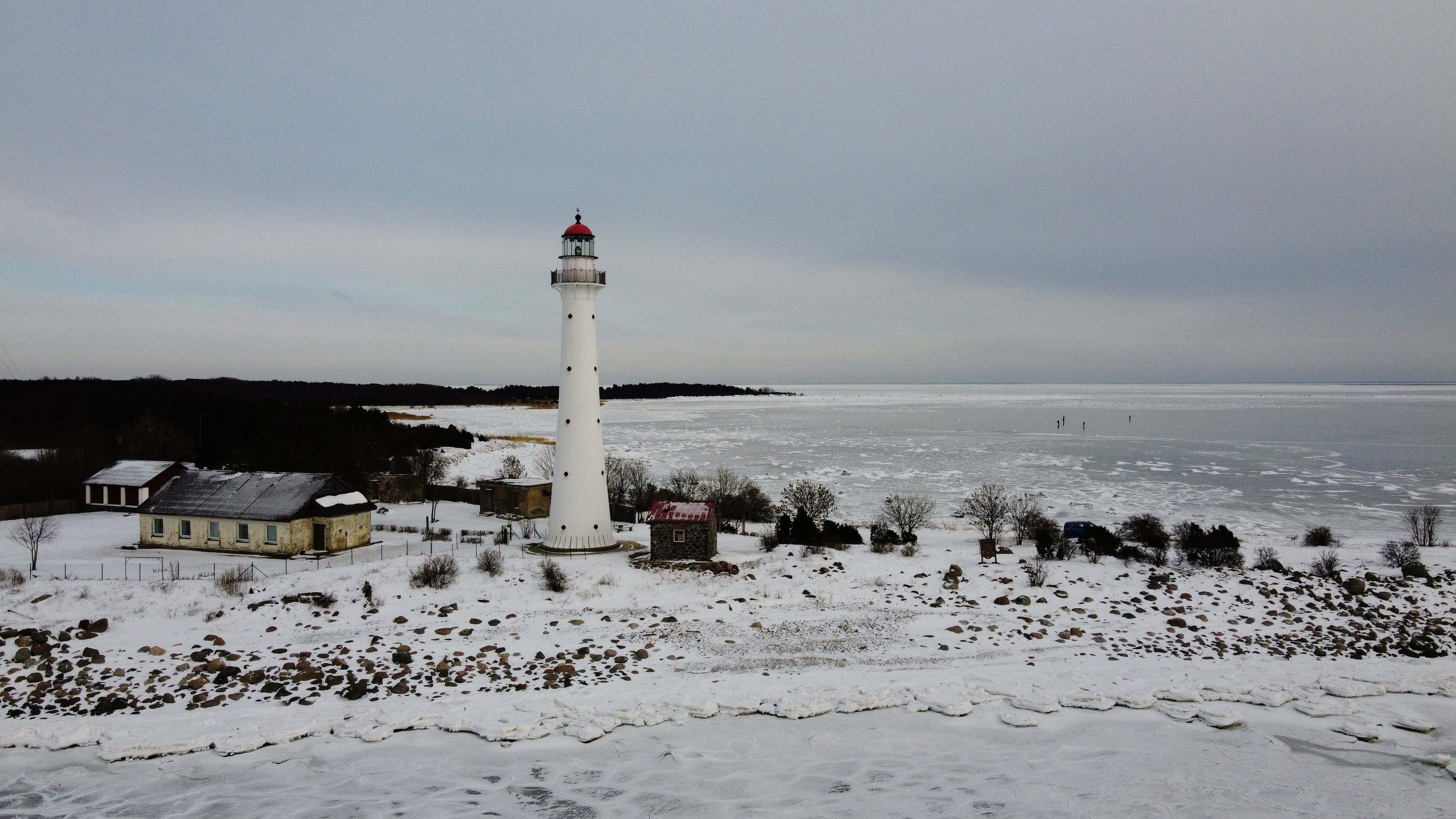 Planen Sie, mit einer Gruppe für kurze Zeit nach Kihnu zu kommen? Eine schöne Art, die ganze Insel zu erkunden, ist eine Rundfahrt mit dem Pick-up zus