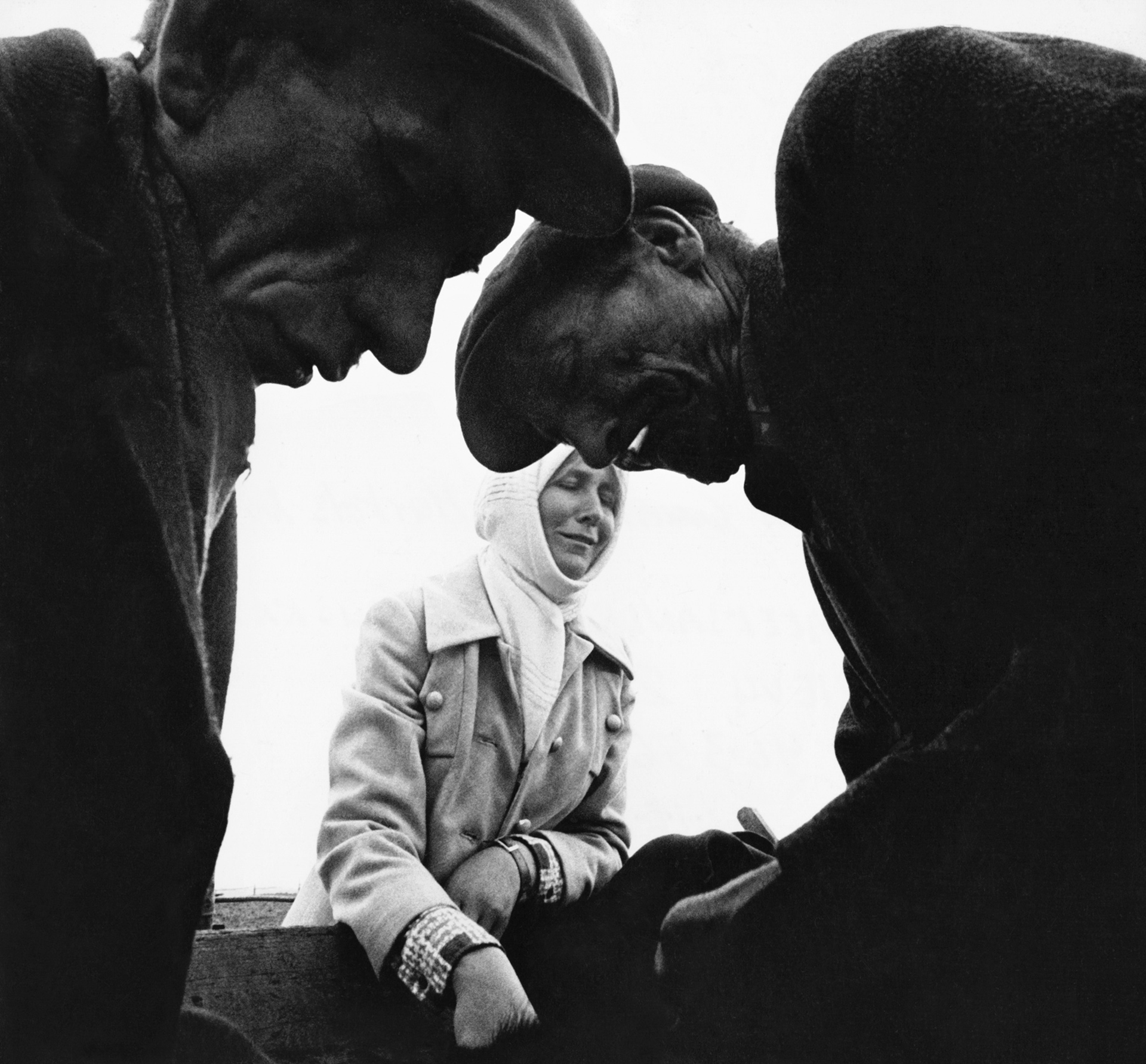 Seeriast „Maaturud”, 1975, autor Aleksandras Macijauskas / näitus Et inimene jääks