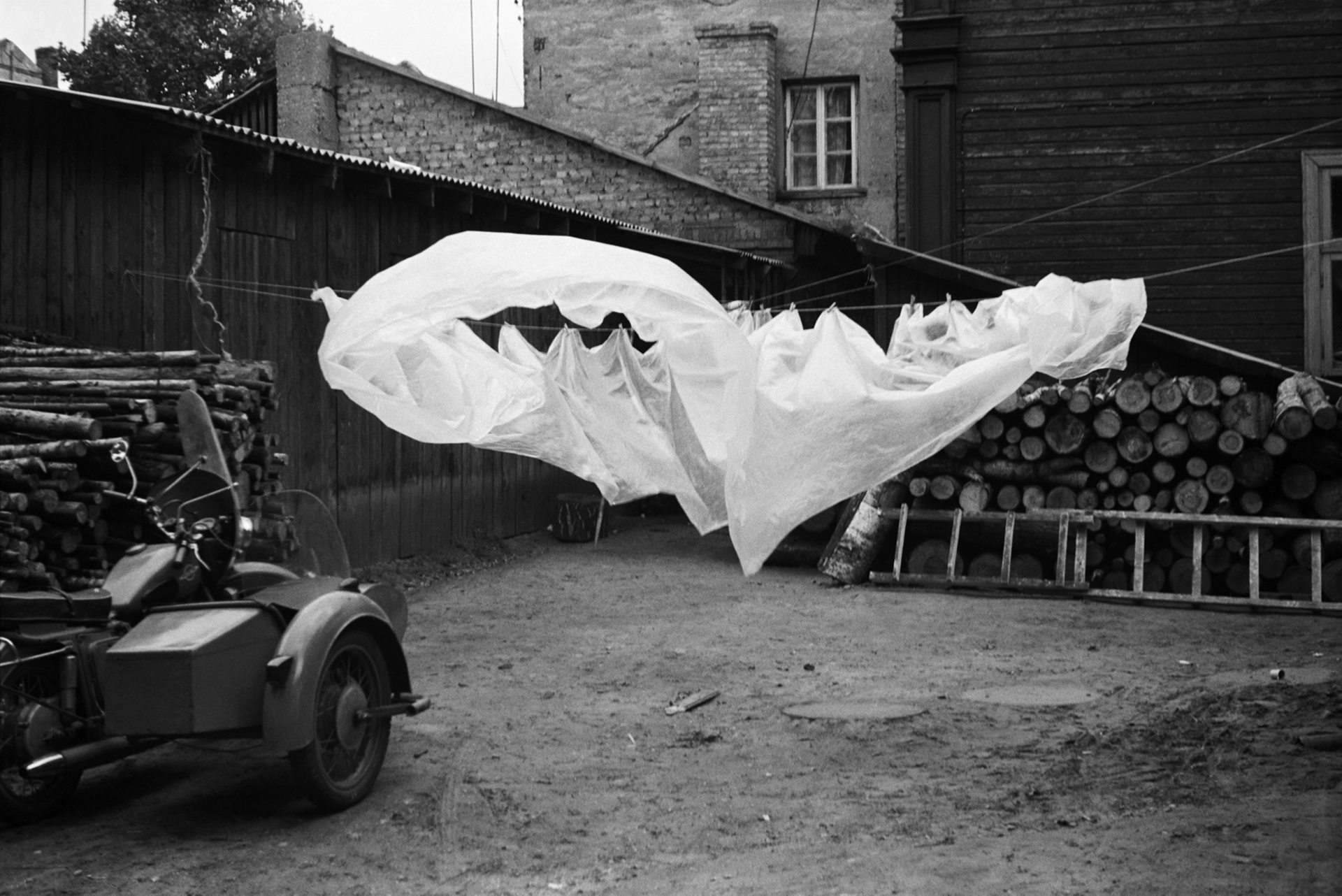 Riia. Tagahoov, 1966, autor Māra Brašmane, Juhan Kuusi Dokfoto Keskus, Näitus Et inimene jääks