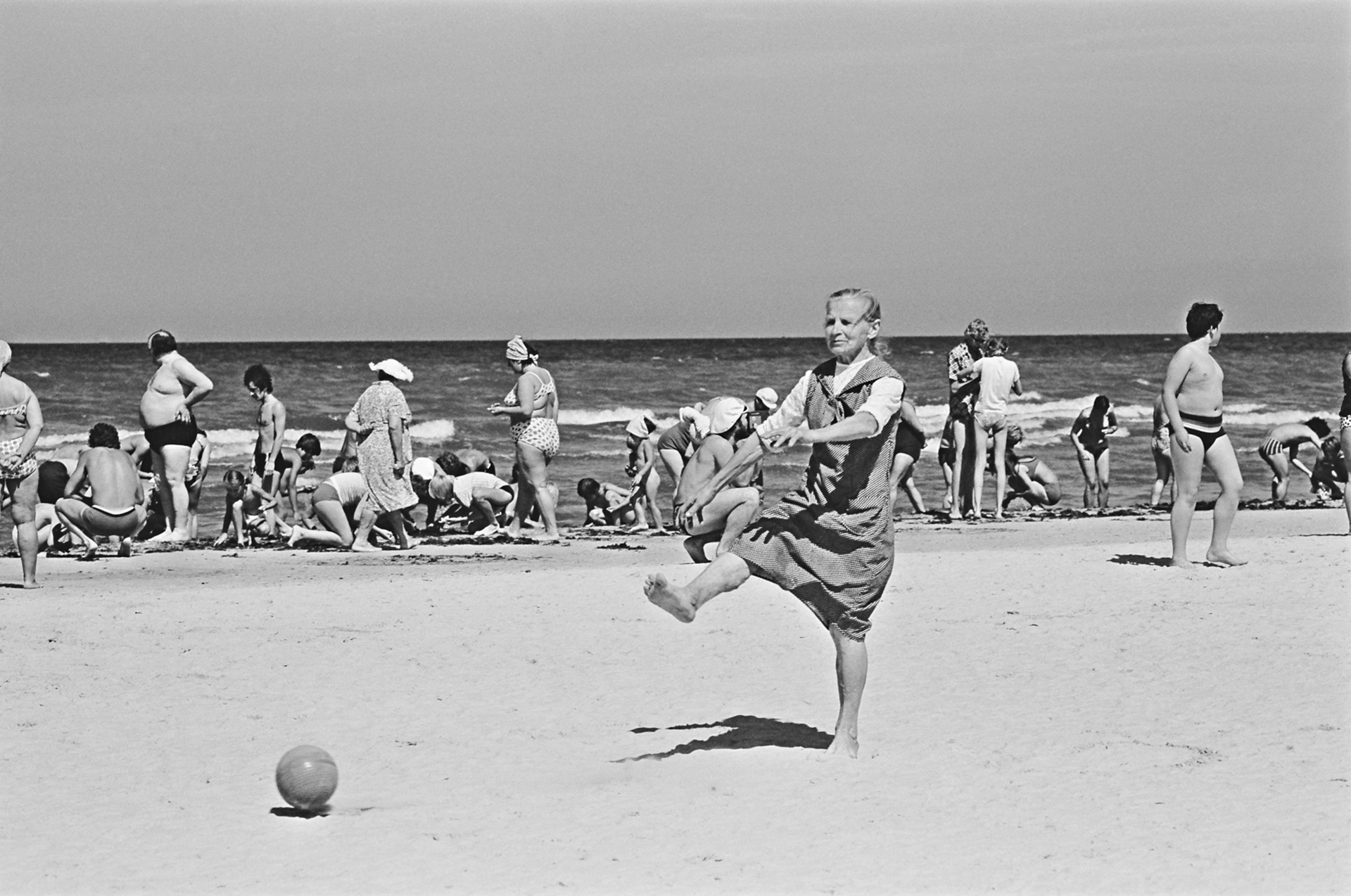 Seeriast „Mere ääres”, 1977, Dokfoto Keskus, näitus Et inimene jääks, autor: Algimantas Kunčius