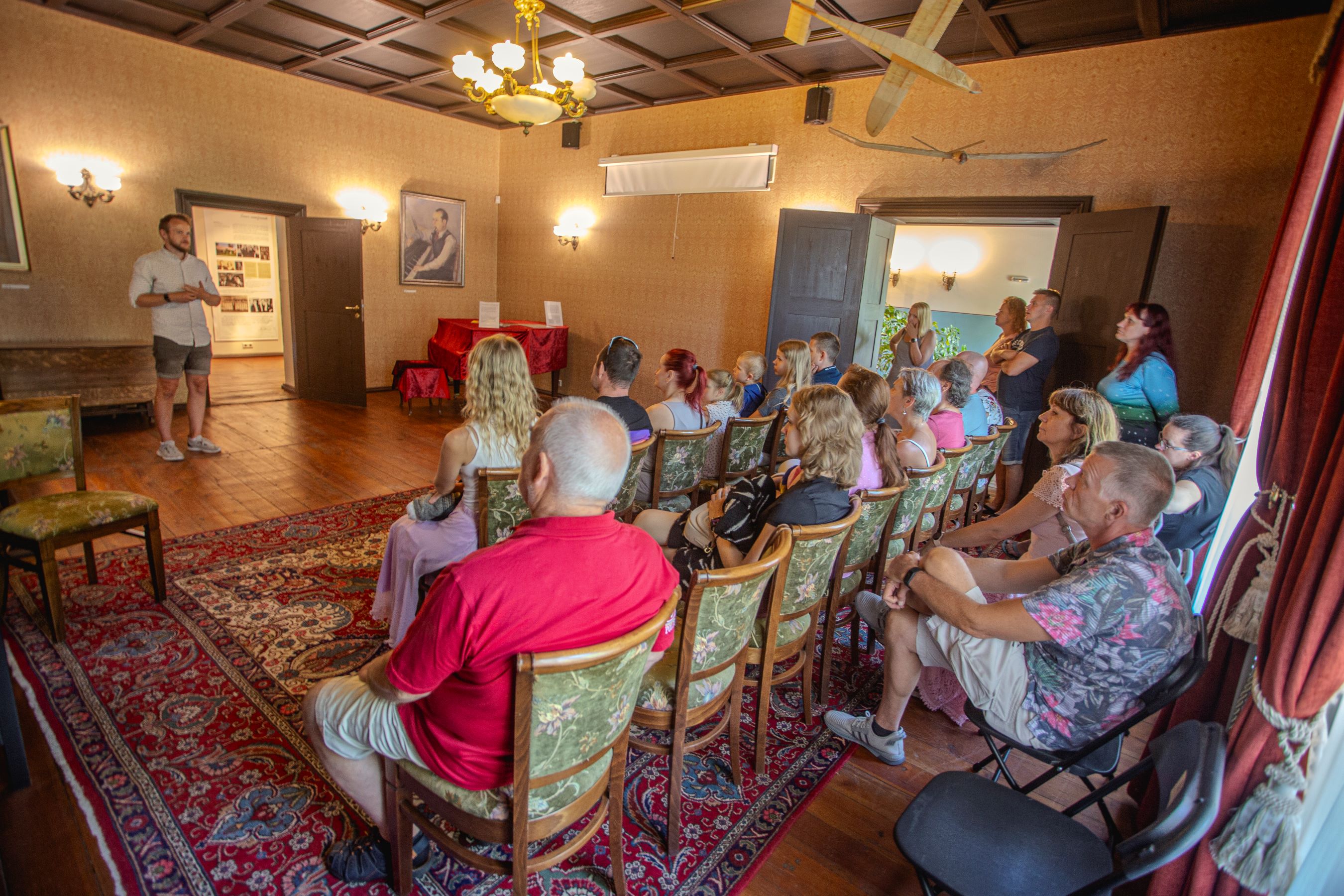 Opastettu kierros Eduard Tubinin museossa