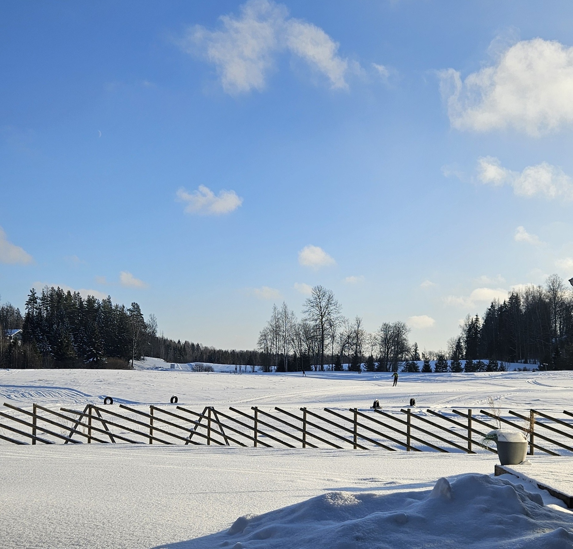 vaade NPLIHOUSE aiast Tartu maratoni suusarajale