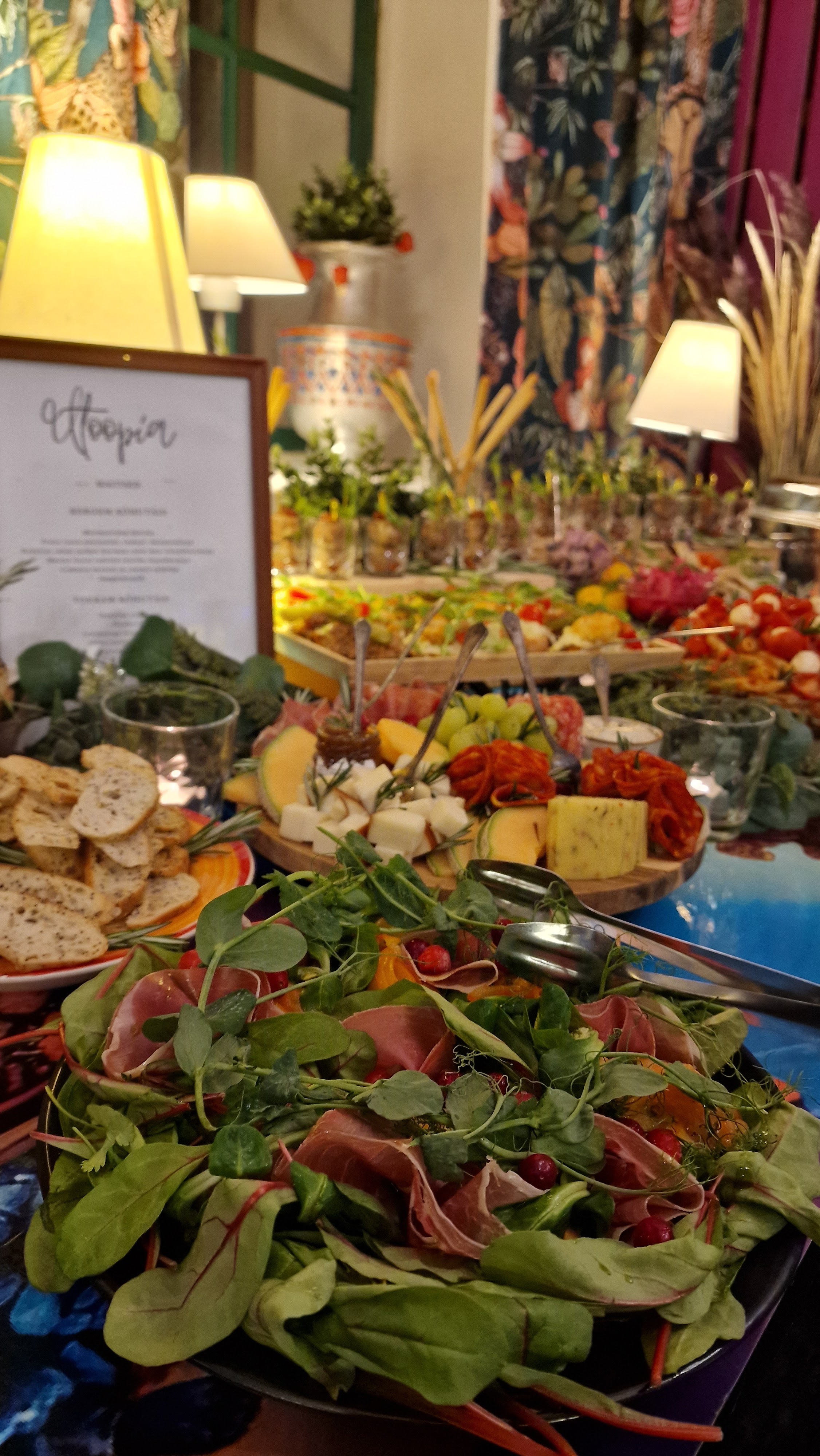 Kohvik Utoopia nr 9 eritellimuspeolaud