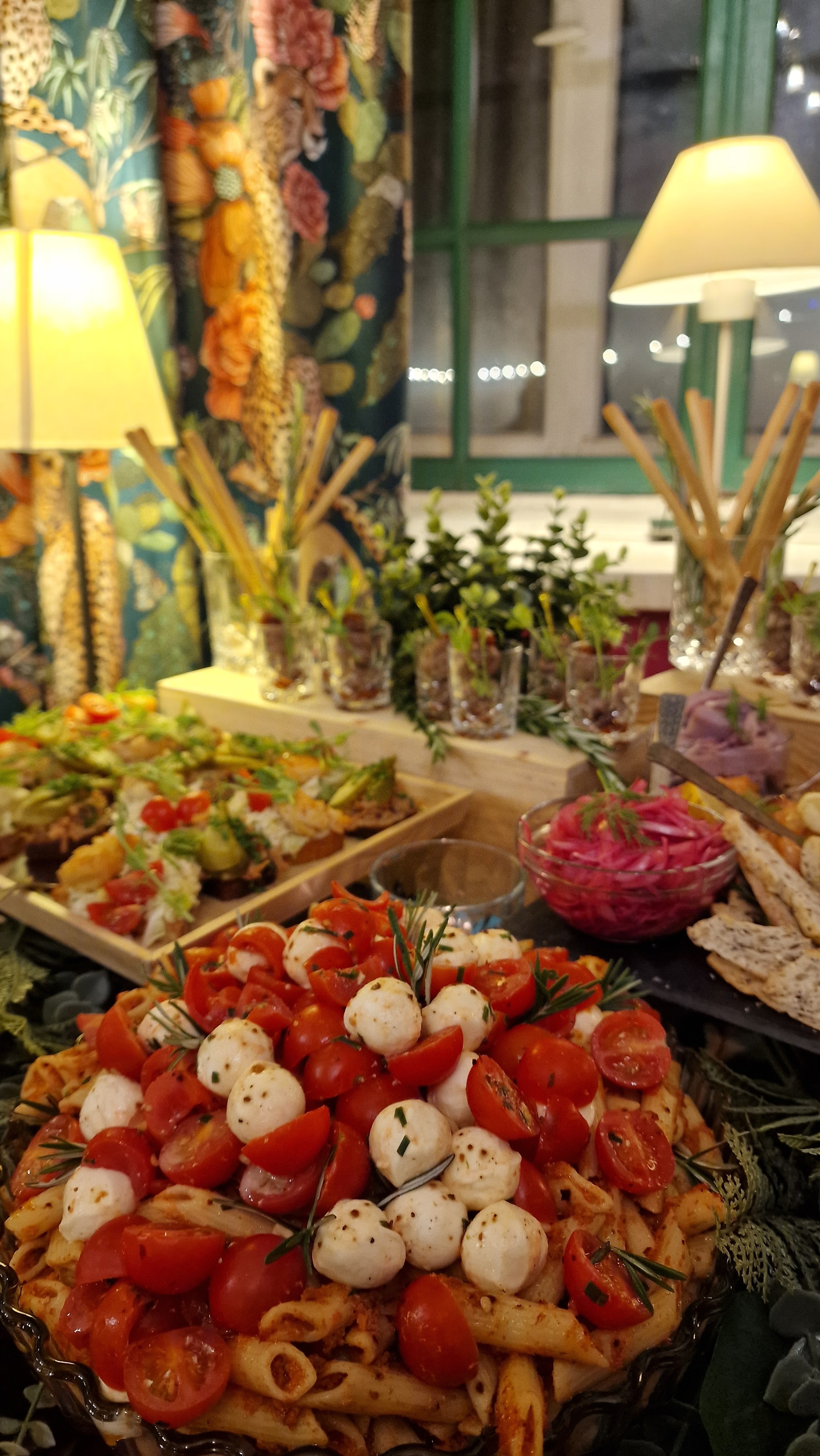 Kohvik Utoopia nr 9 eritellimuspeolaud