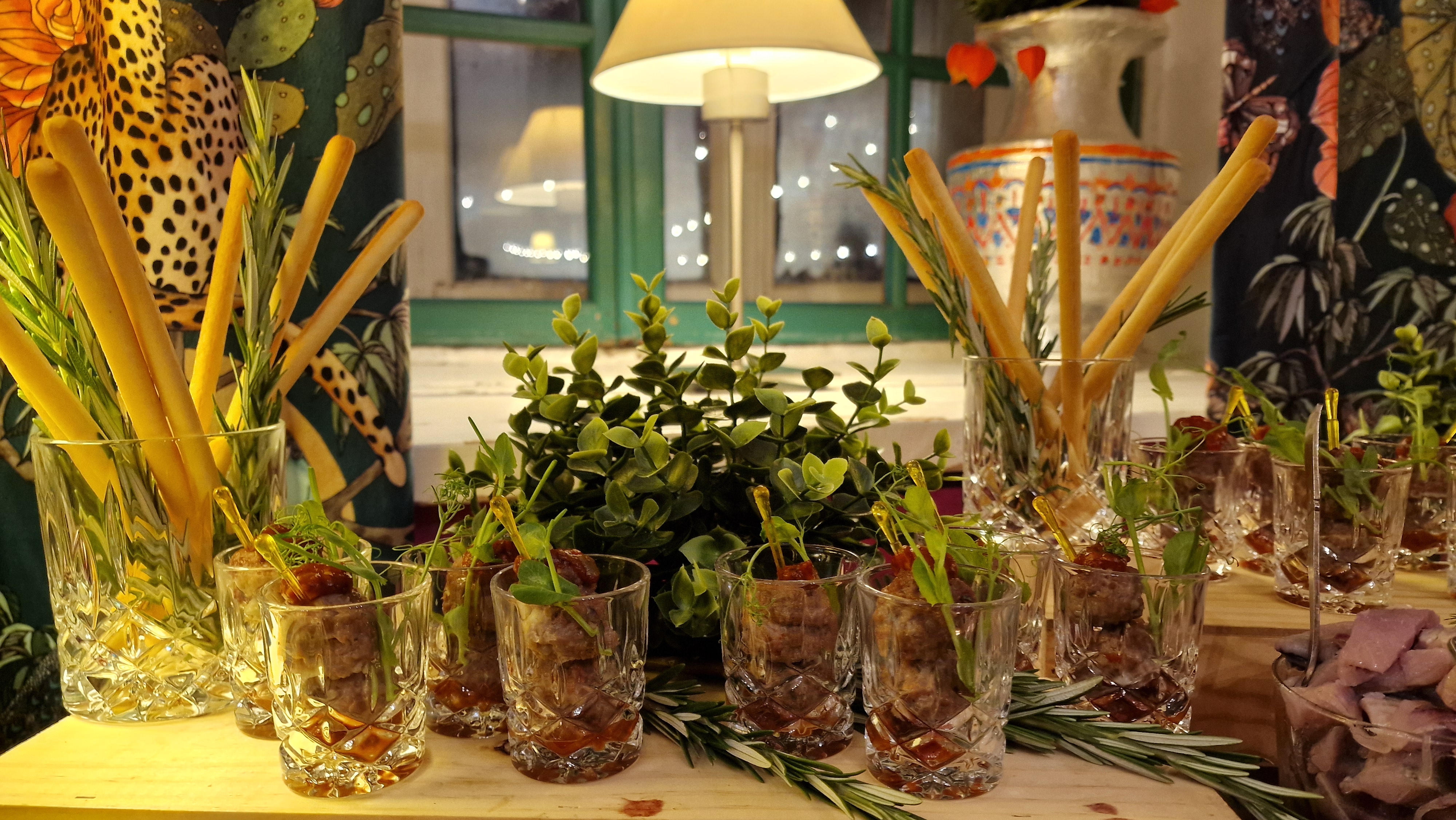 Kohvik Utoopia nr 9 eritellimuspeolaud