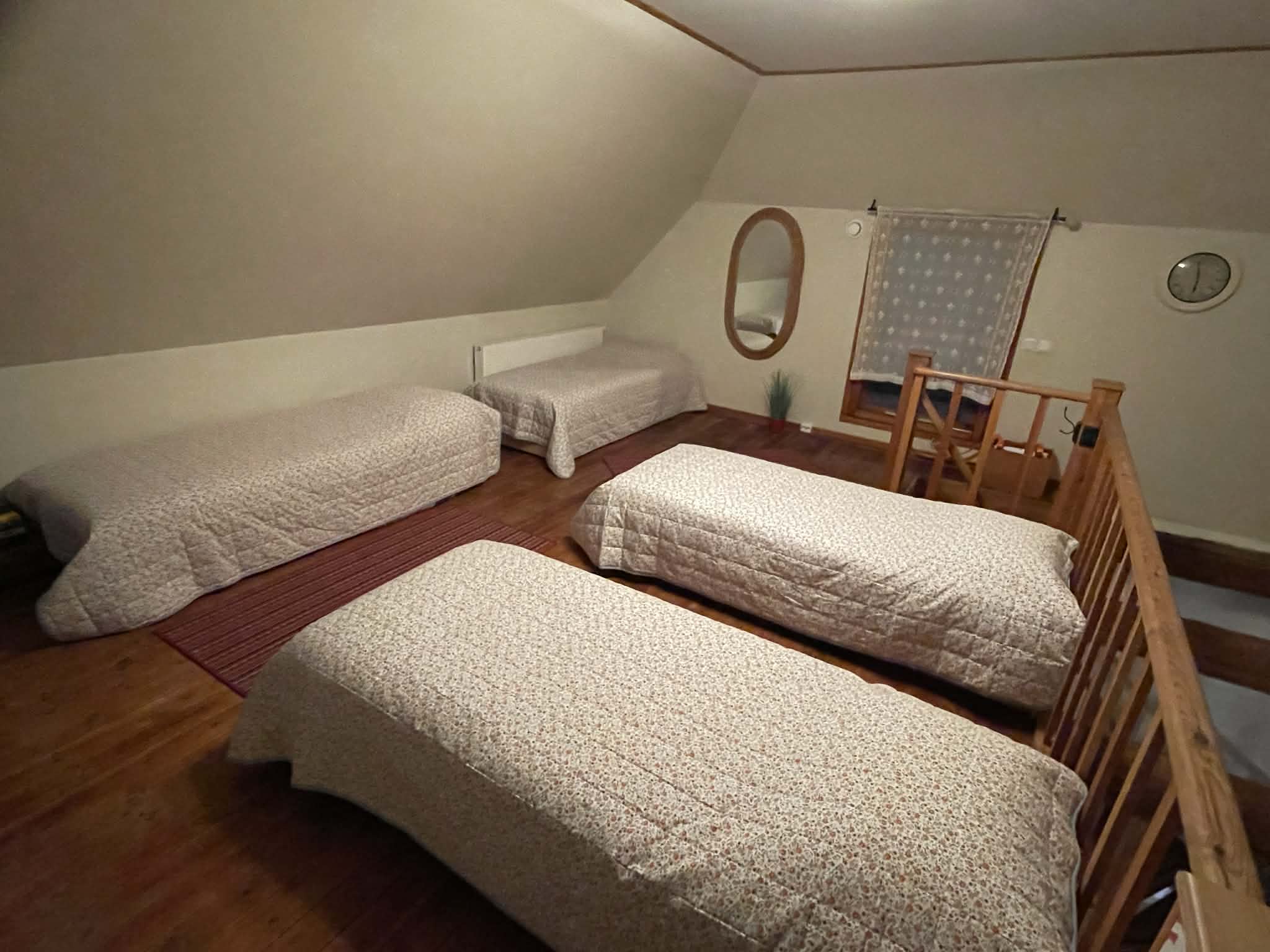 Tõlluste Villa trepiga tuba kolmandal korrusel