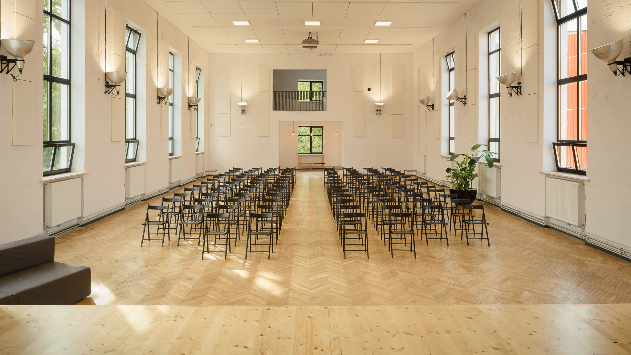 Kammivabriku klubihoone Kannel saal teatristiilis 280 kohta