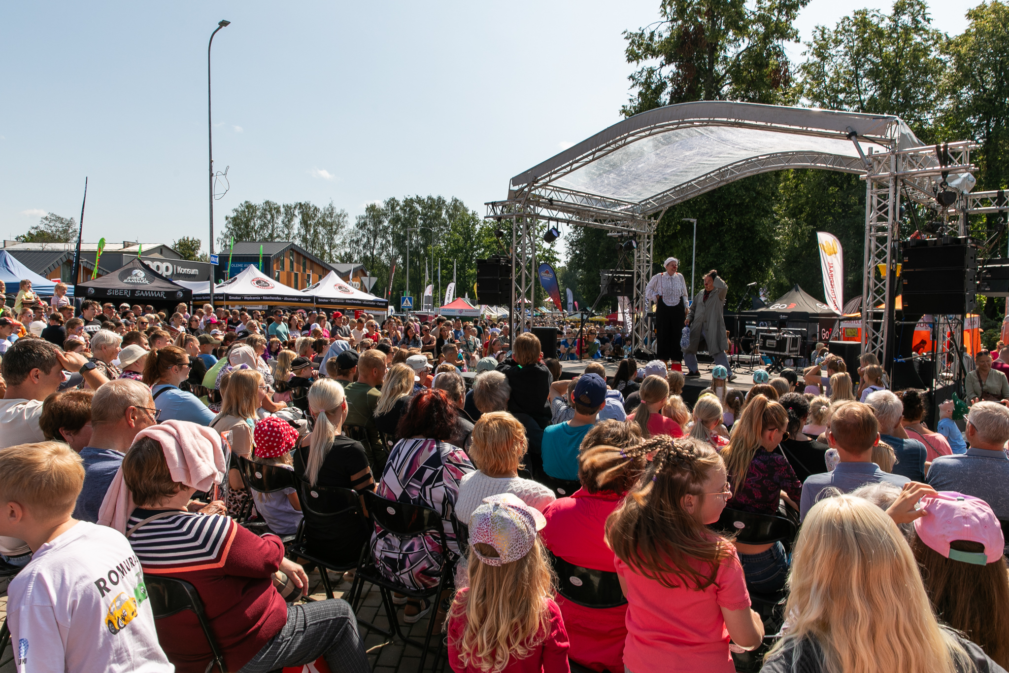 Hauka laat, klounid laada laval