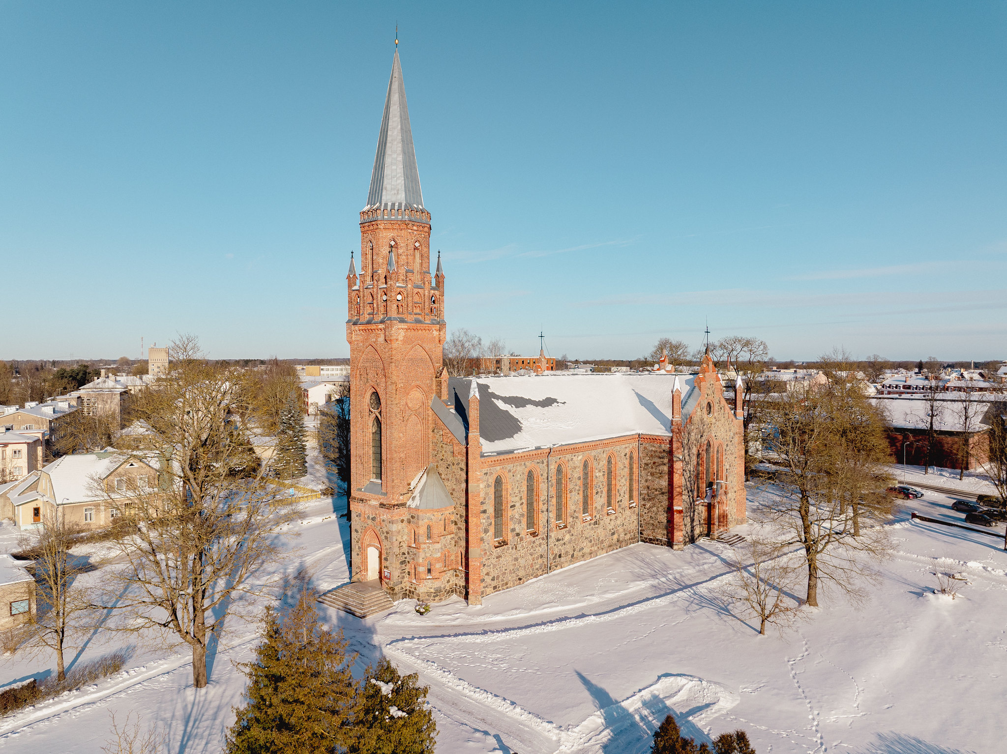 When the town of Viljandi started to grow in the middle of the 19th century the only church in town became too small for the people. The Viljandi esta