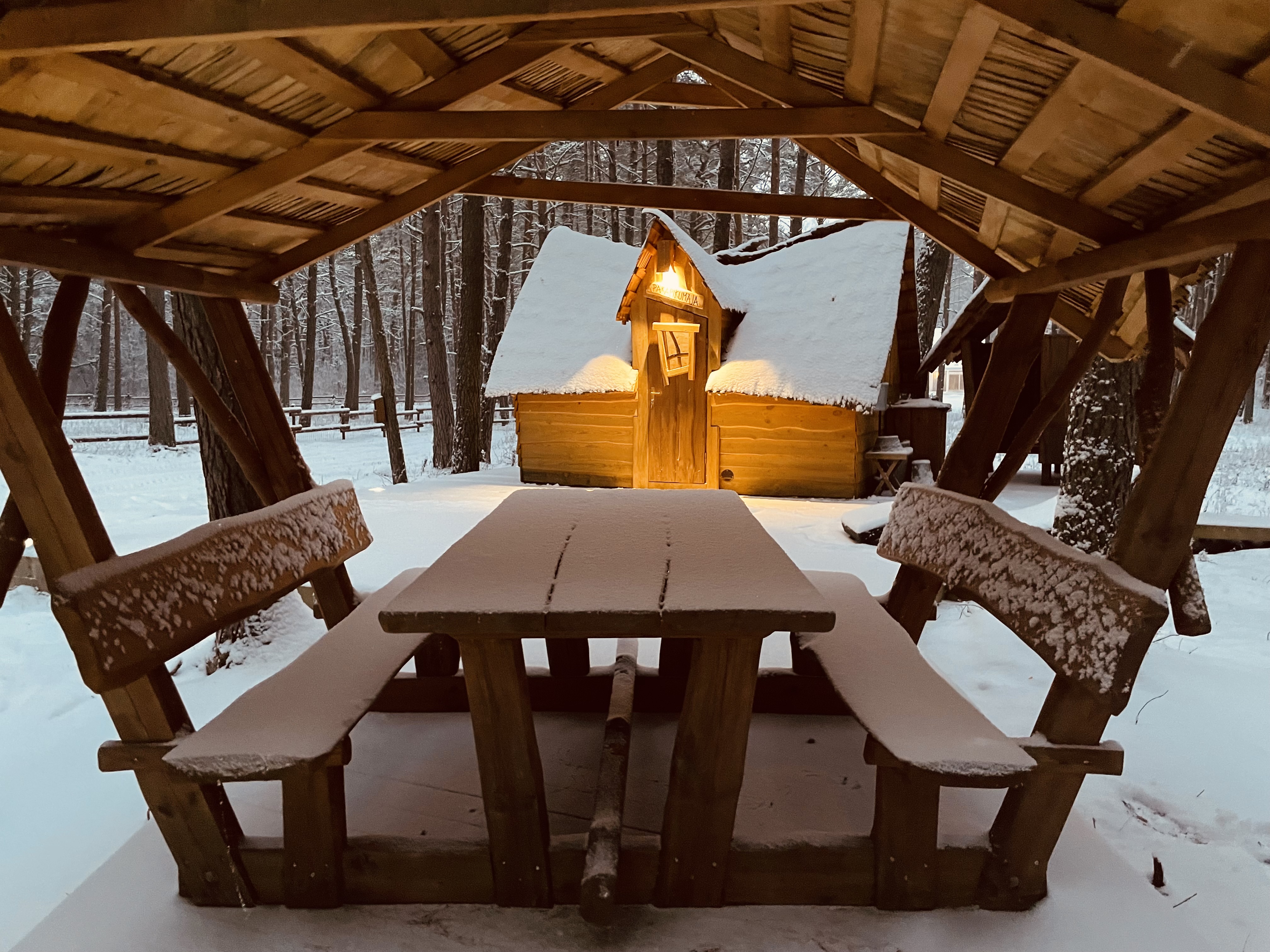 Päkapikumaja talvel
