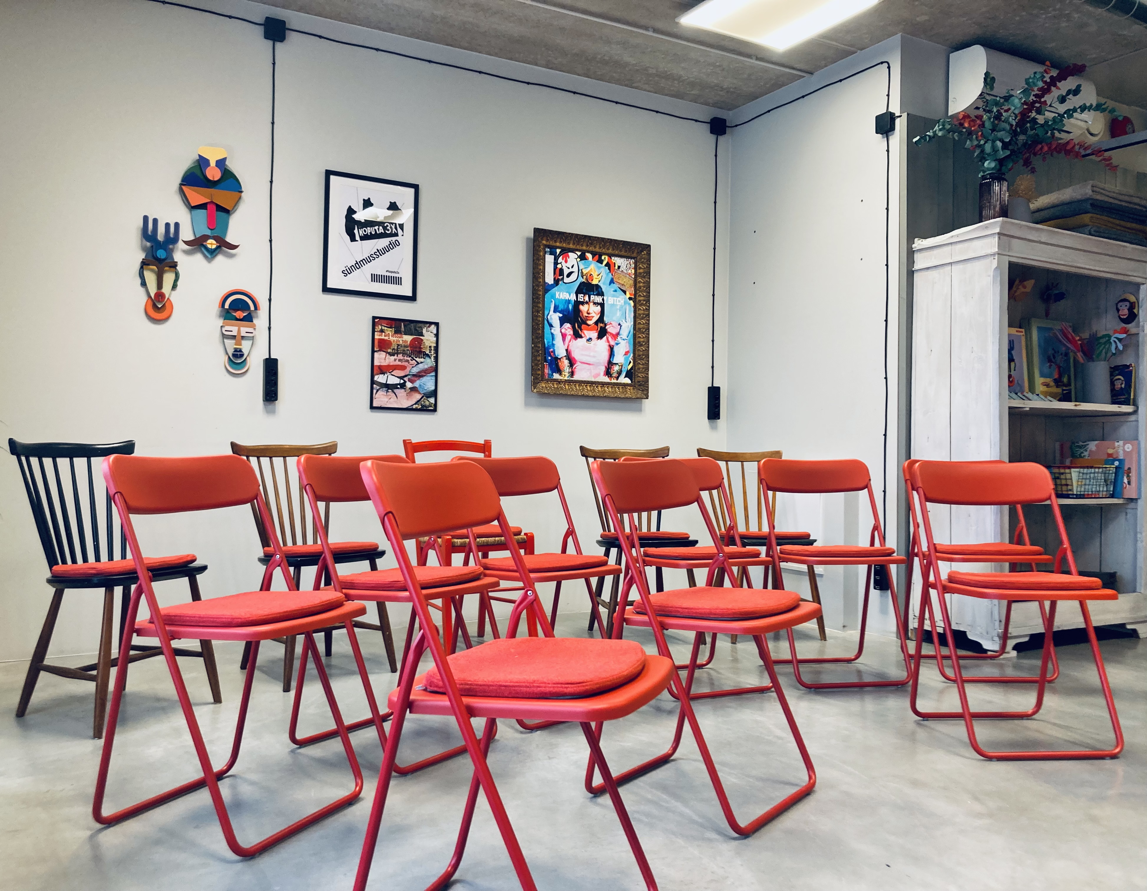 Koosolekuruum Pärnus Koputa 3x