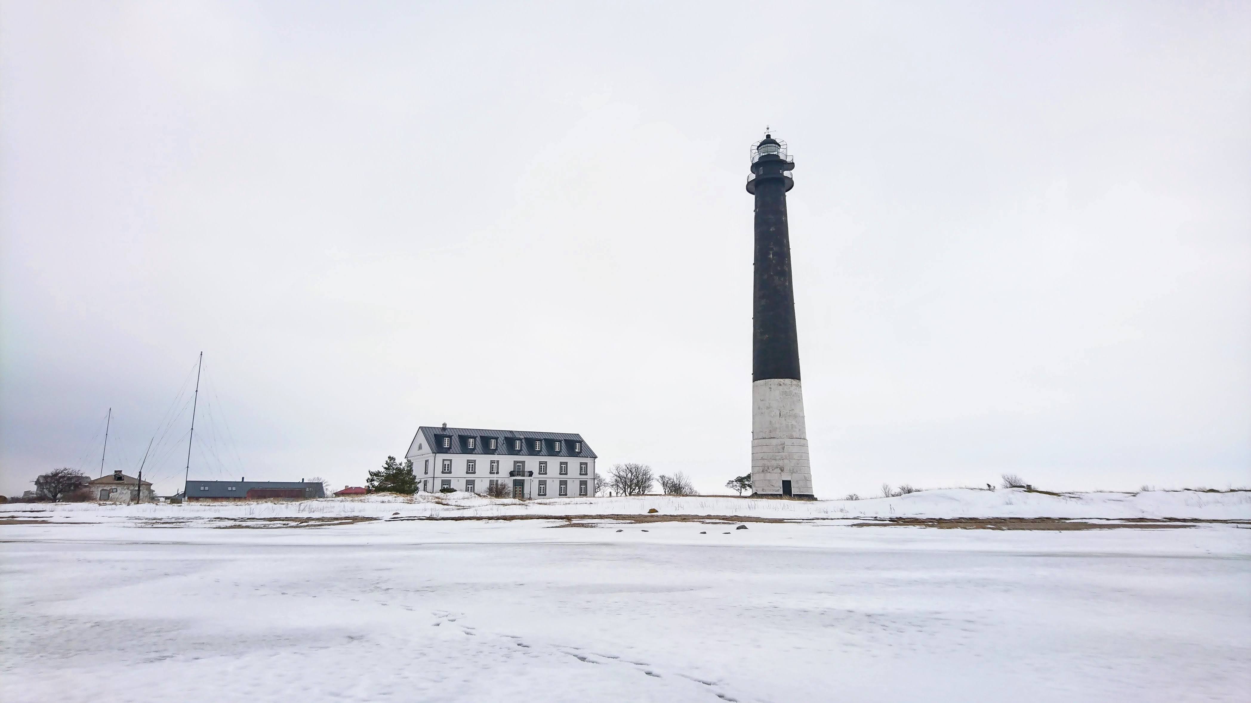 Der Leuchtturm und das Besucherzentrum Sõrve sind im Winter nach Vereinbarung geöffnet.