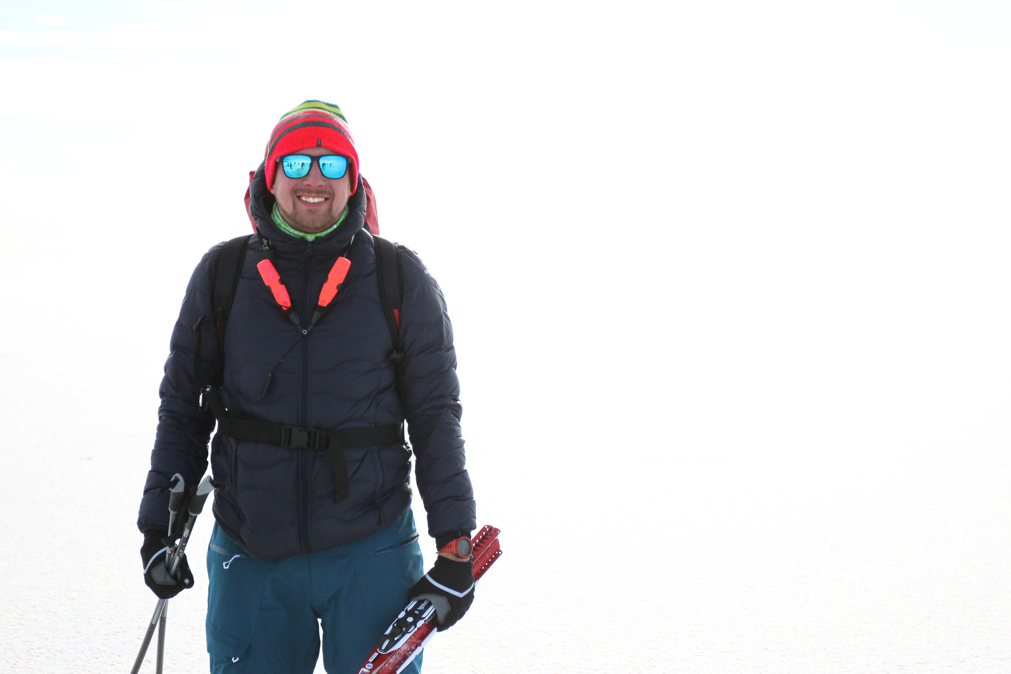 Schlittschuhwanderung im estnischen Winter