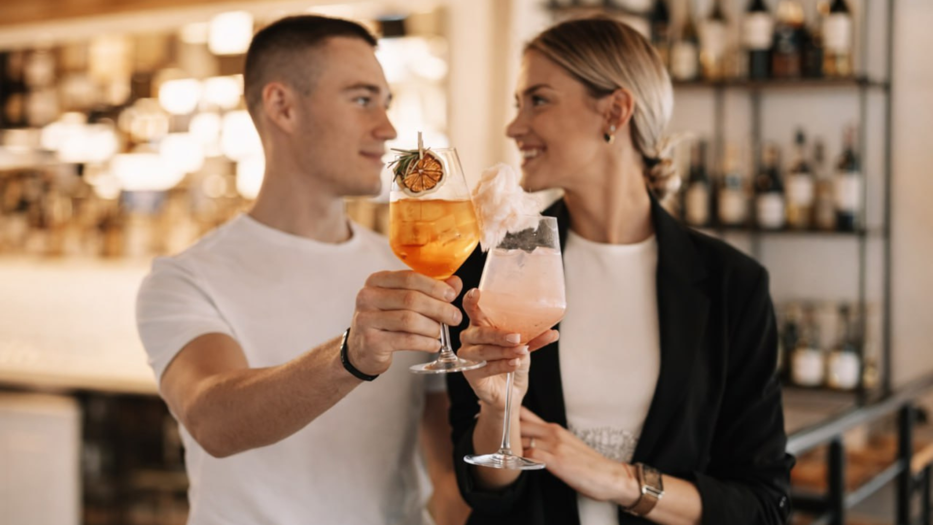 Kui soovid nautida kuurortlinna hingematvat vaadet ja maitsvat toitu, siis tavasöögikohad pole Sinu jaoks! Narva-Jõesuu Medical Spa neljandal korrusel