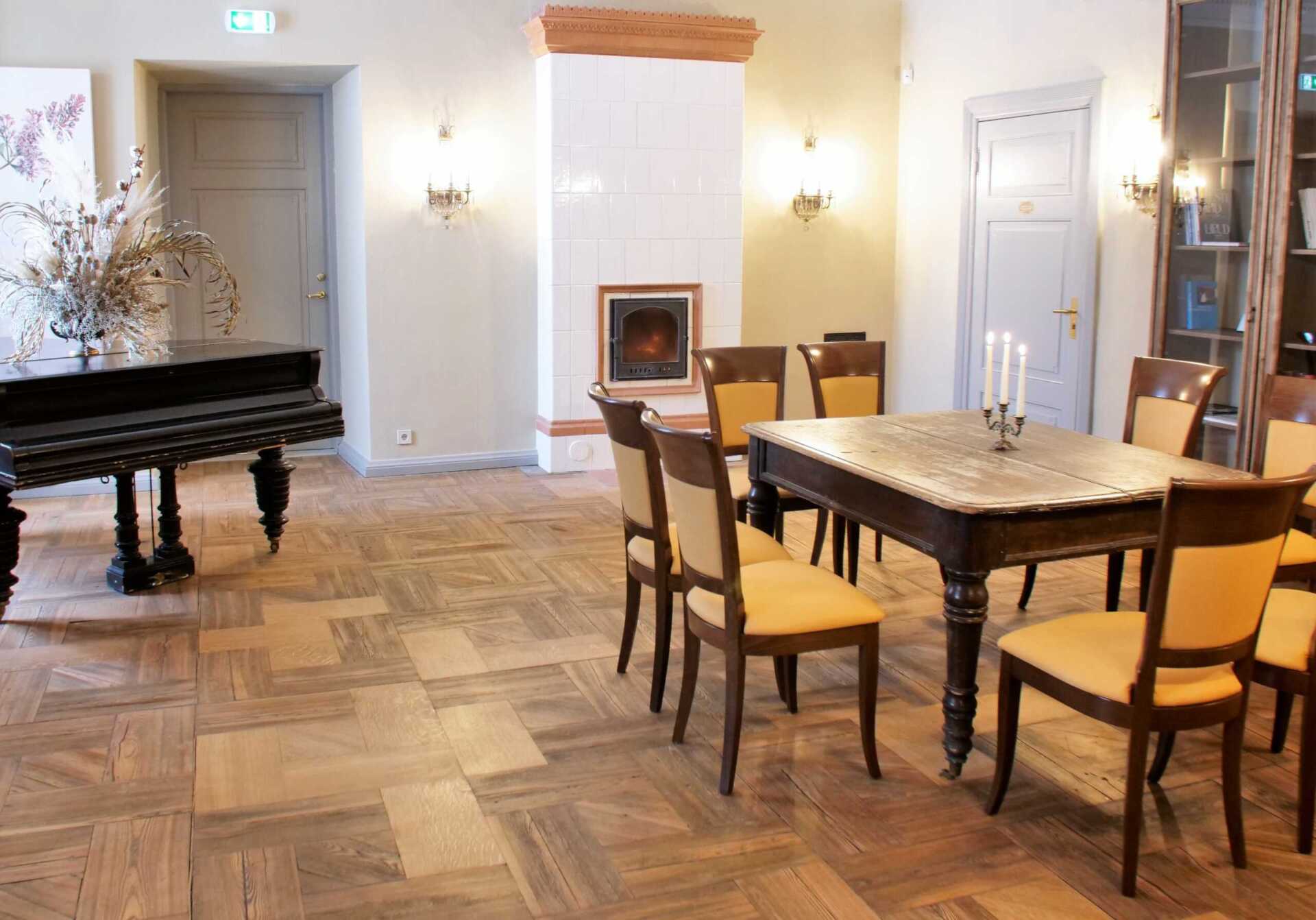 Anija mõisa ajastu salong