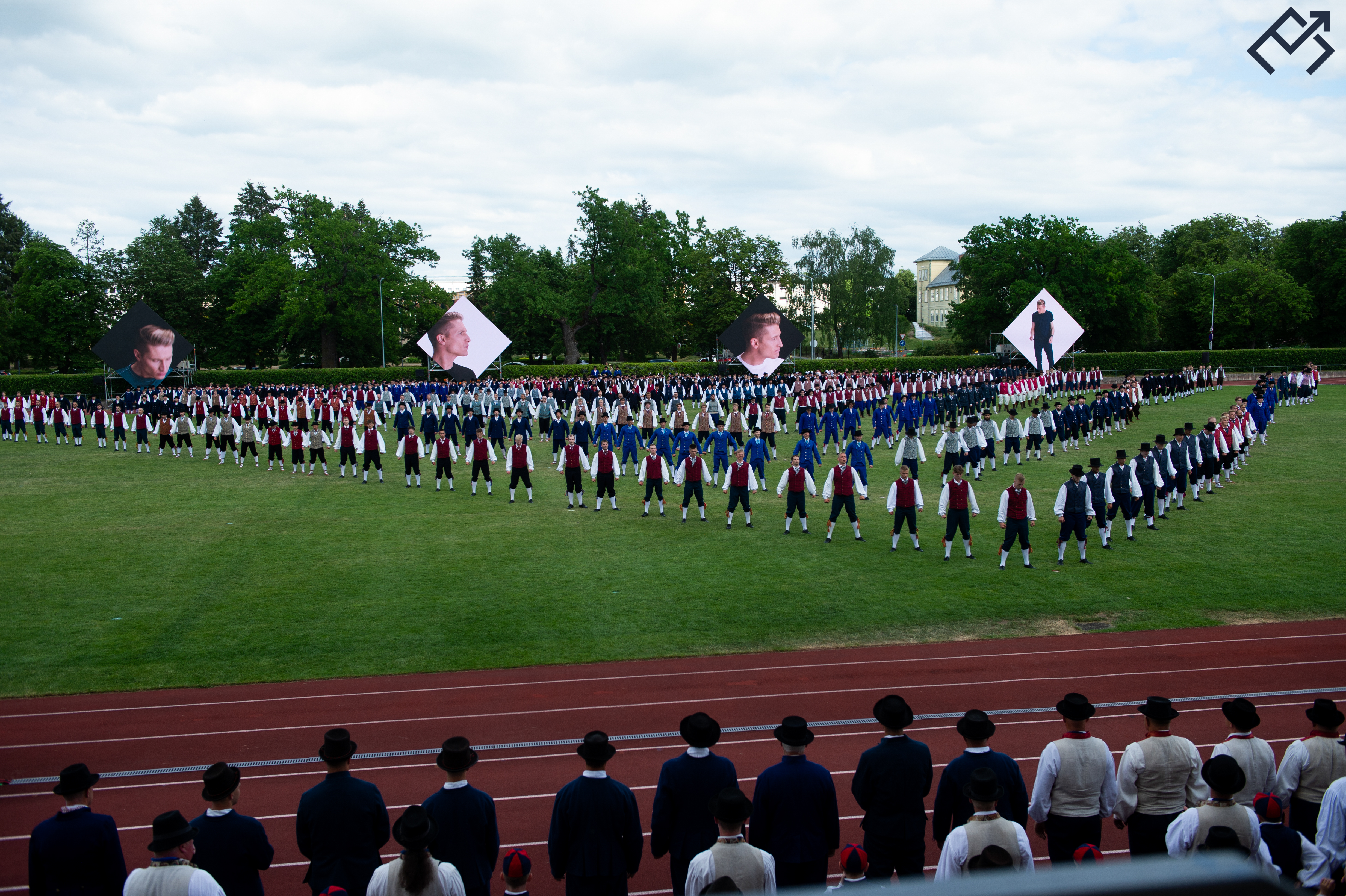 Meeste tantsupidu Rakvere staadionil