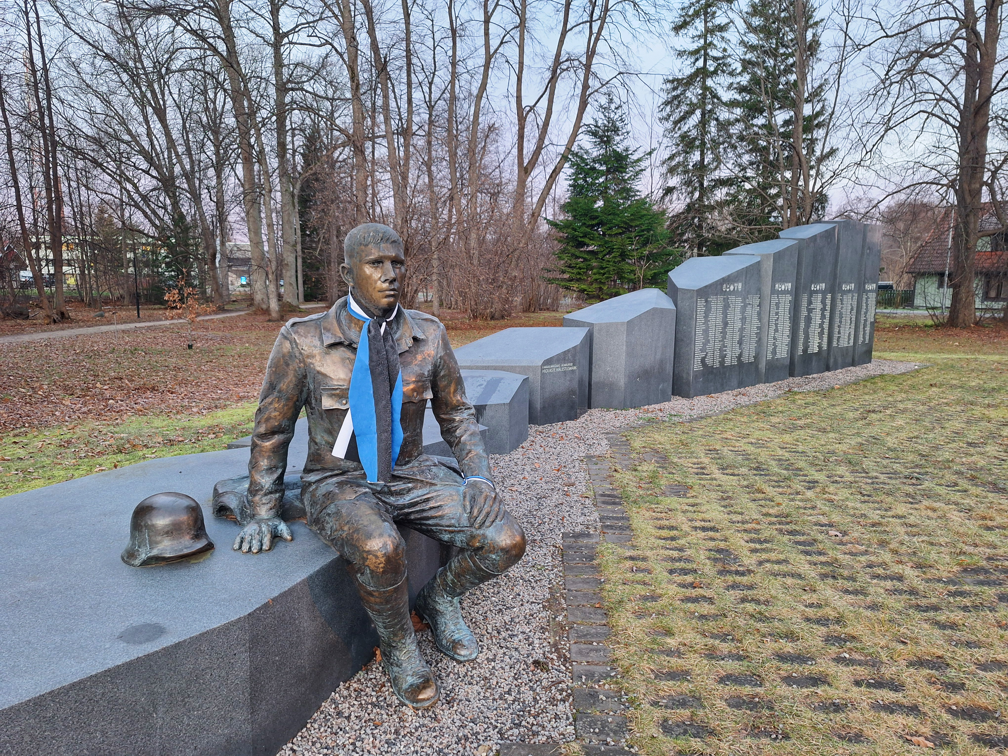 II maailmasõjas hukkunud hiidlaste mälestusmärk sügisel