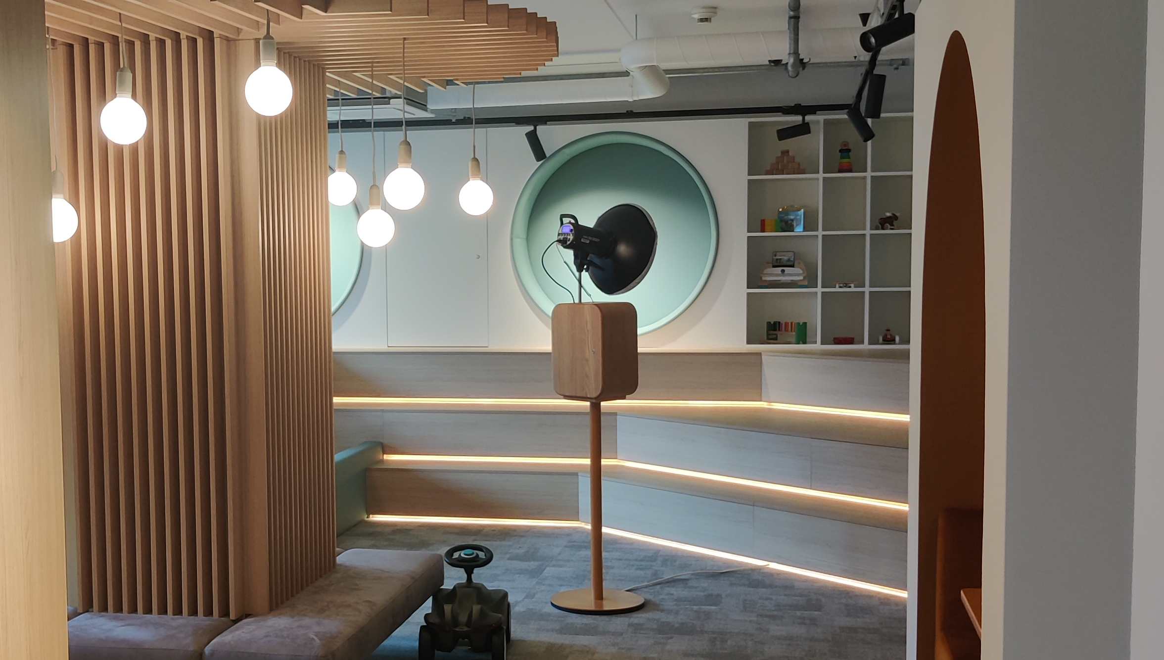 Mängu Saar Rocca al Mare mängumaa valgusküllane terass koos privaatse fotoboksiga