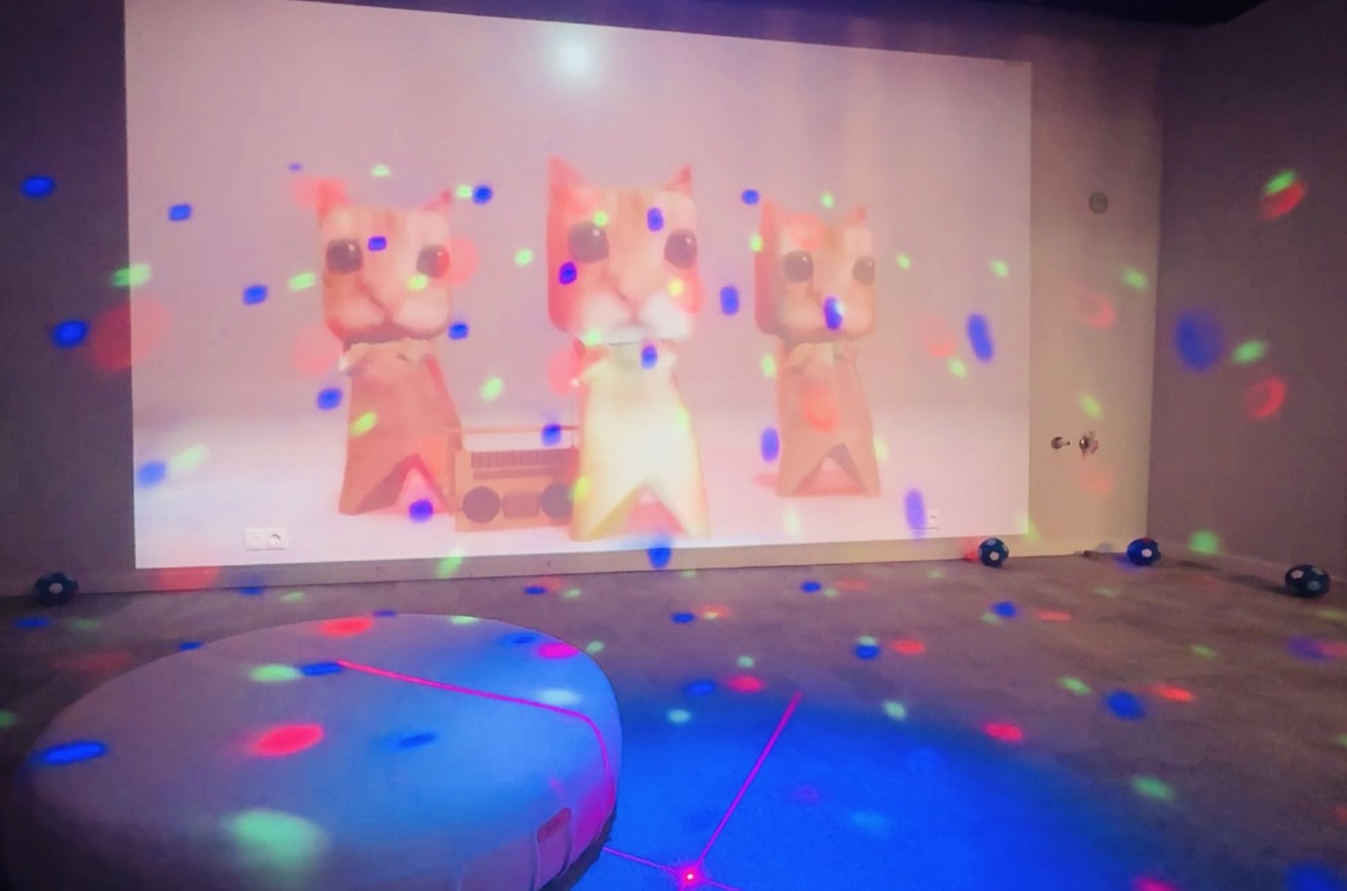 Mängu Saar Rocca interaktiivne seina- ja valgussüsteem lastele