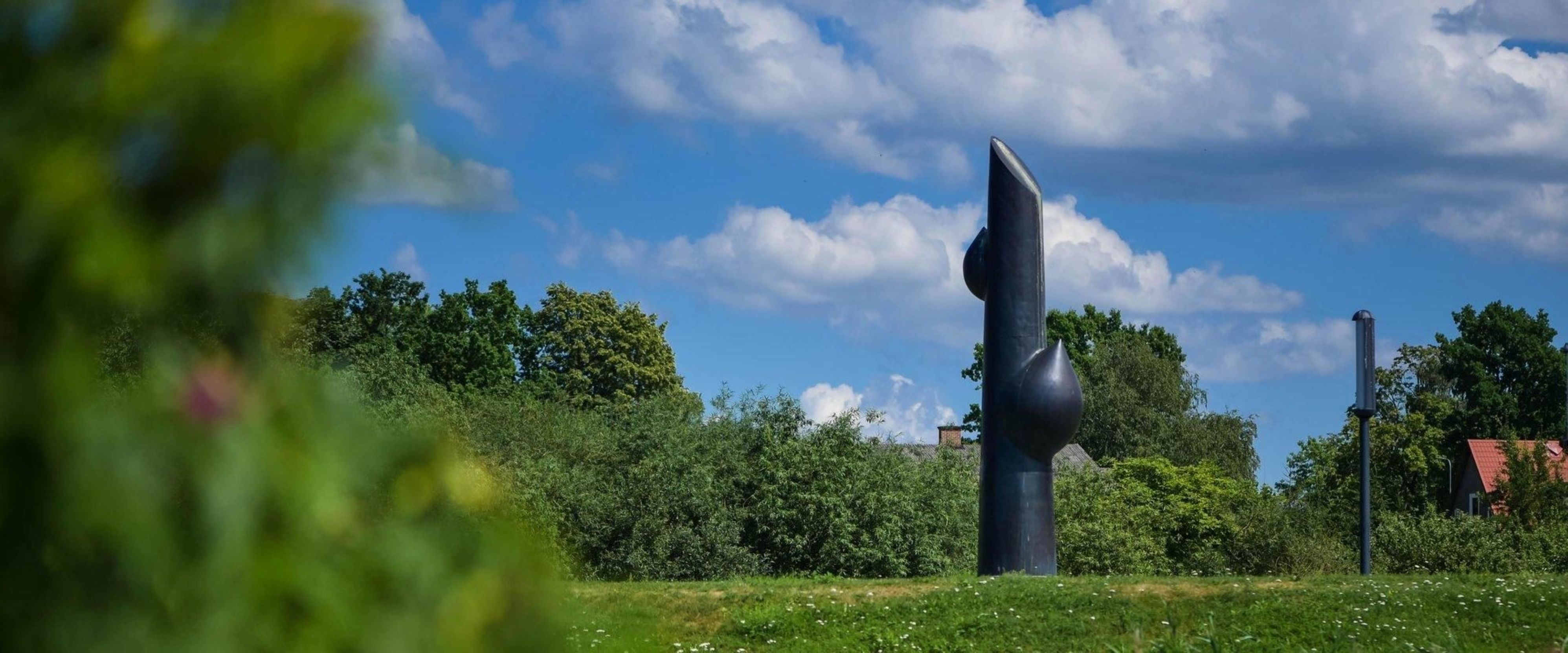 Skulptuur "Elujõud" Tamula rannapromenaadil