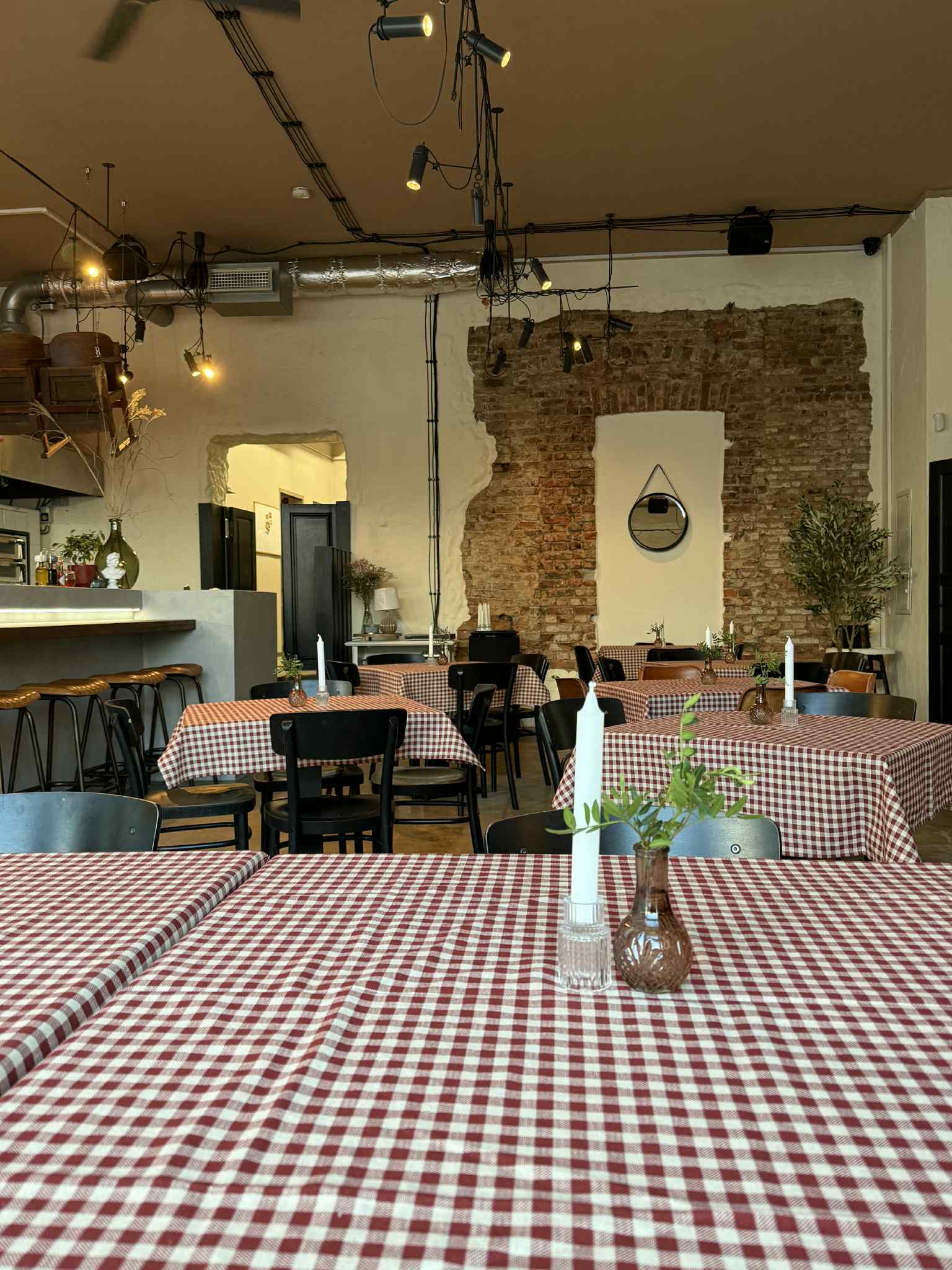 Väike Itaalia Trattoria