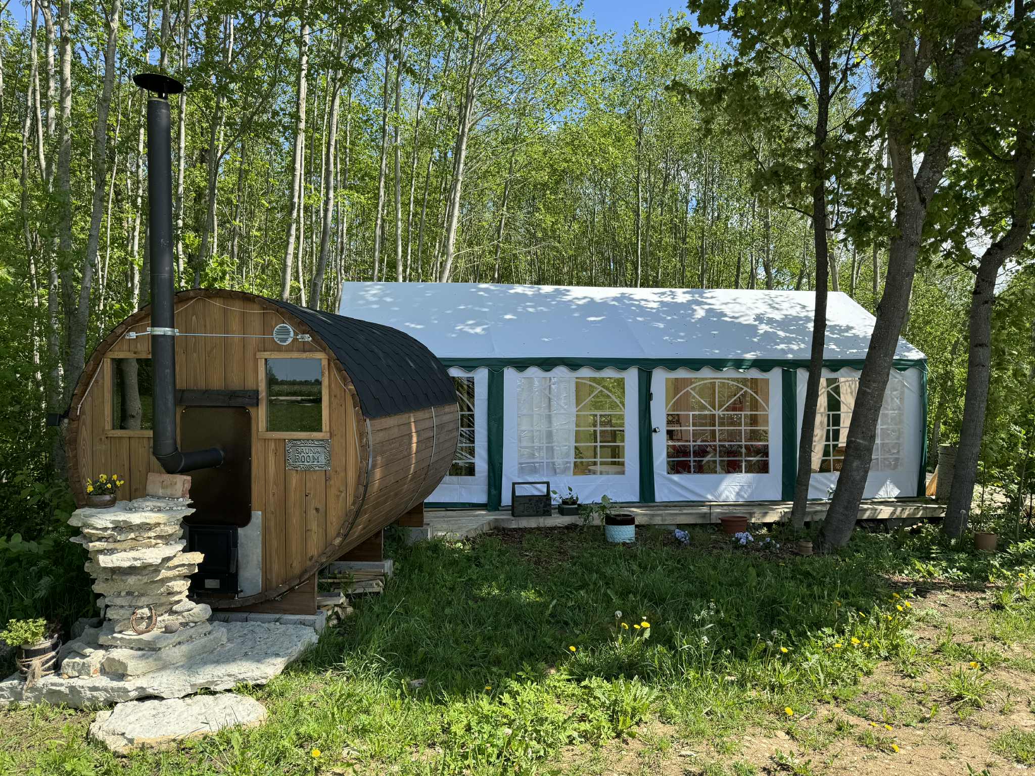 Puidust tünnisaun puhkealaga