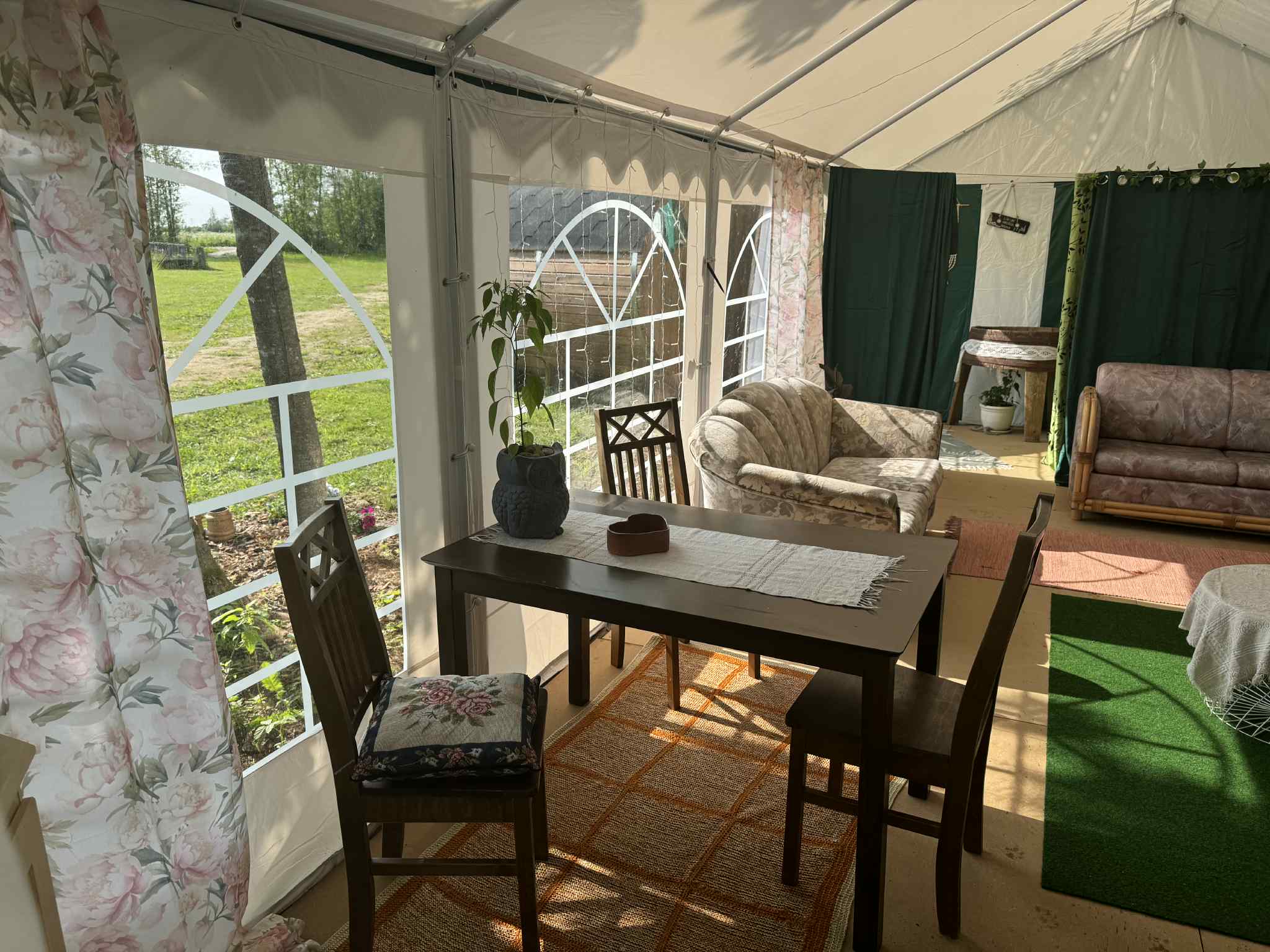 Valgusküllane katusealune istumisalaga