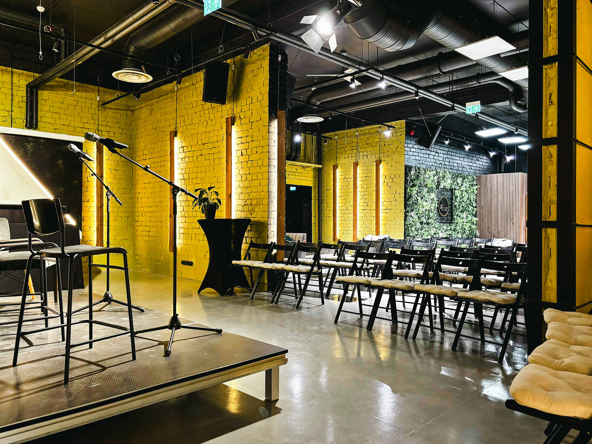 "Elutuba Lava Taga" telpas teātra stilā