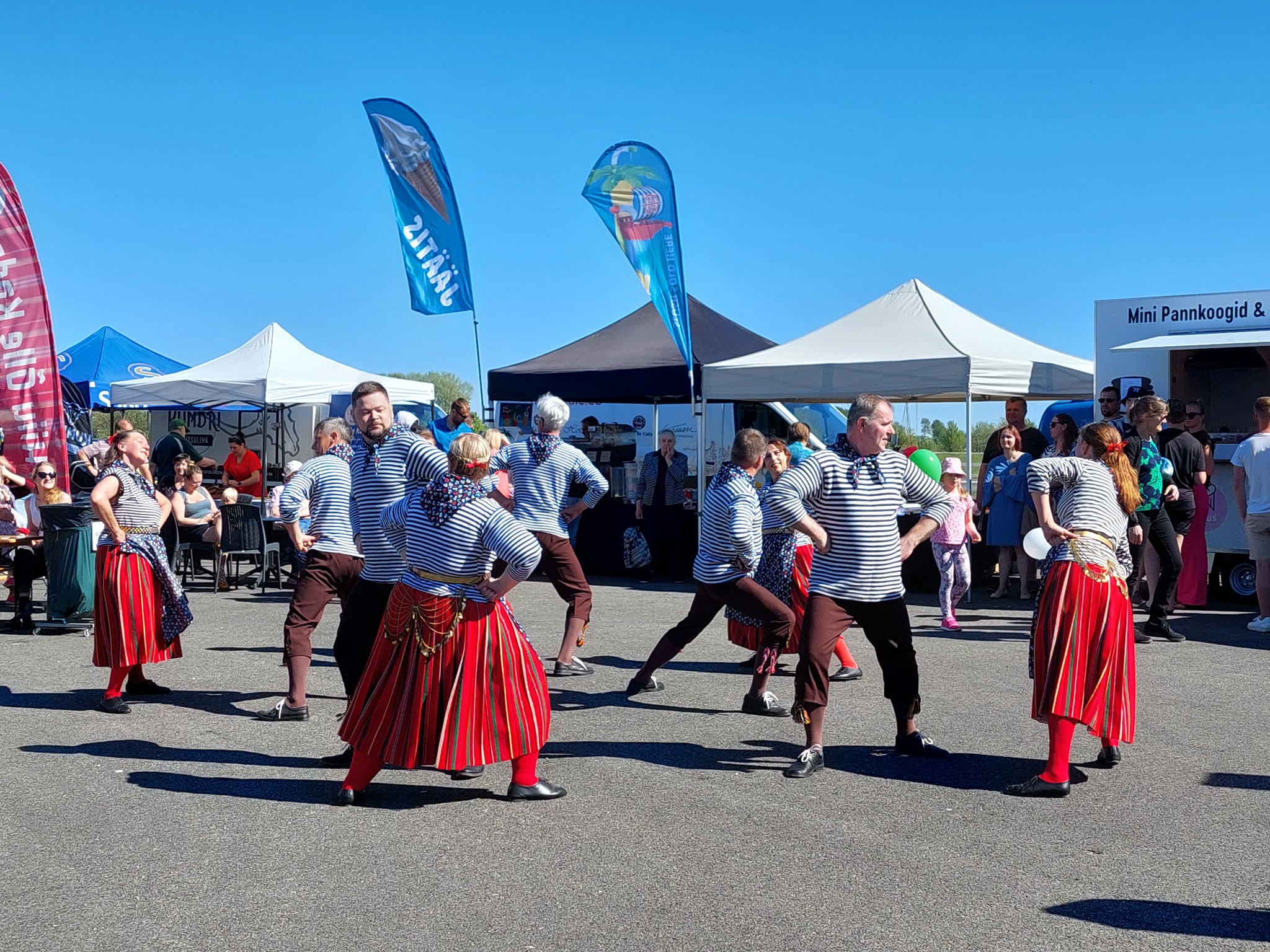 Hiidlaste kevadlaat toob kevade Käinasse ja kutsub sind osa saama traditsioonilisest laadapäevast! Laadal kohtuvad kohalikud ja kaugemalt tulnud kaupl