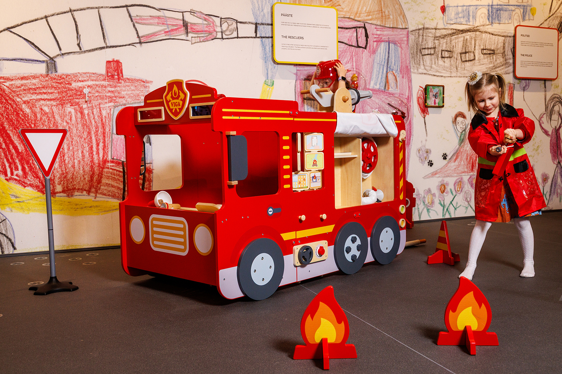 "Me, superhero!" children's drawings