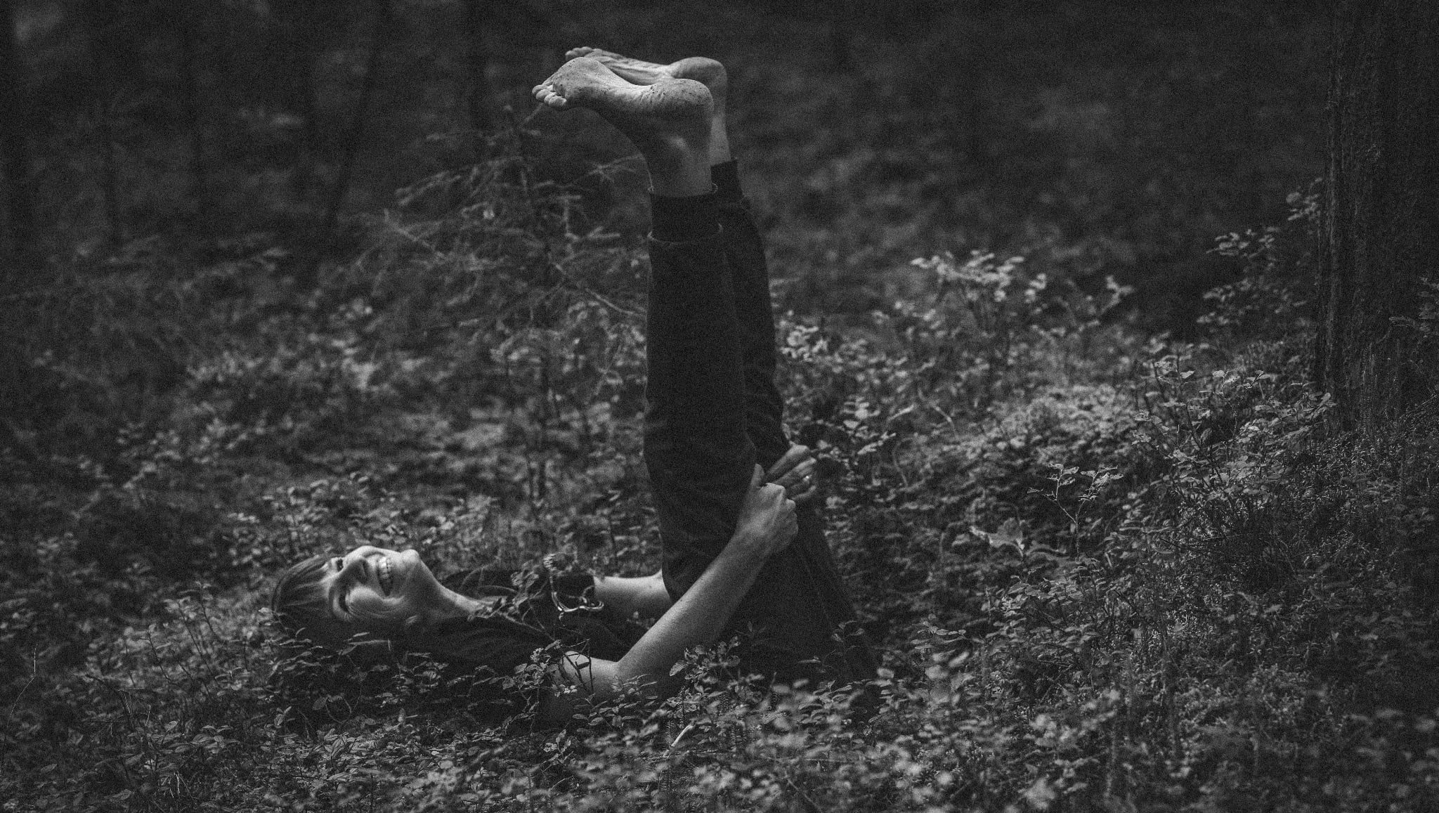 Glückliche Momente im Wald