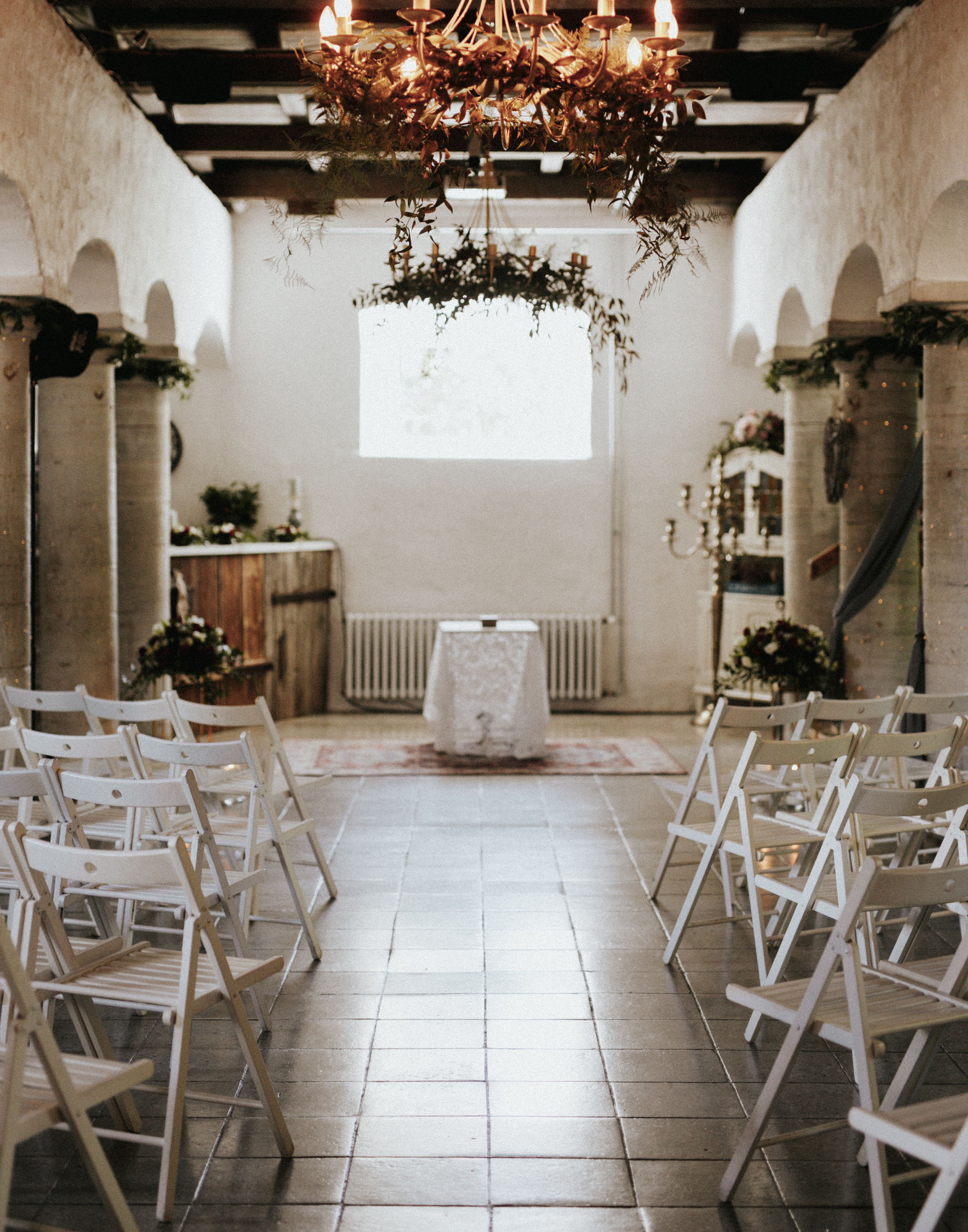 Padise Kastelli sammassaal teatristiilis