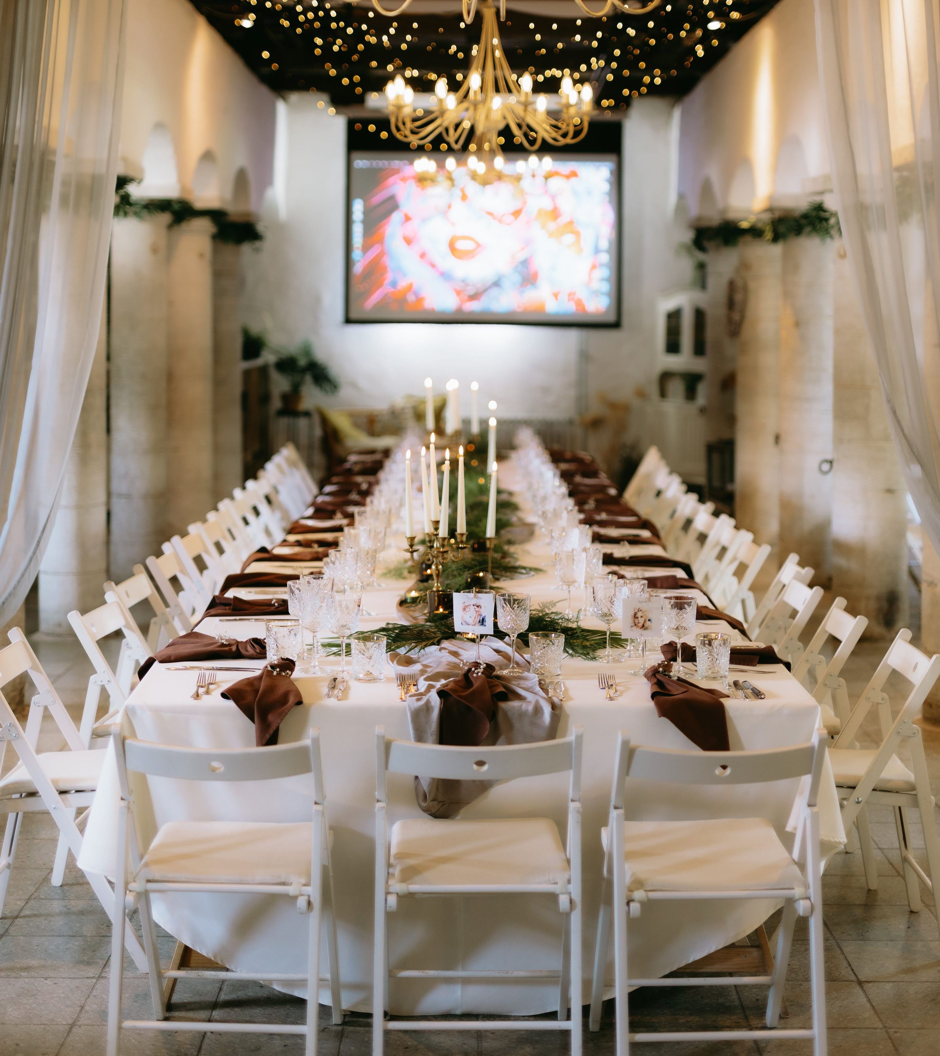 Padise Kastelli sammassaali pikk laud