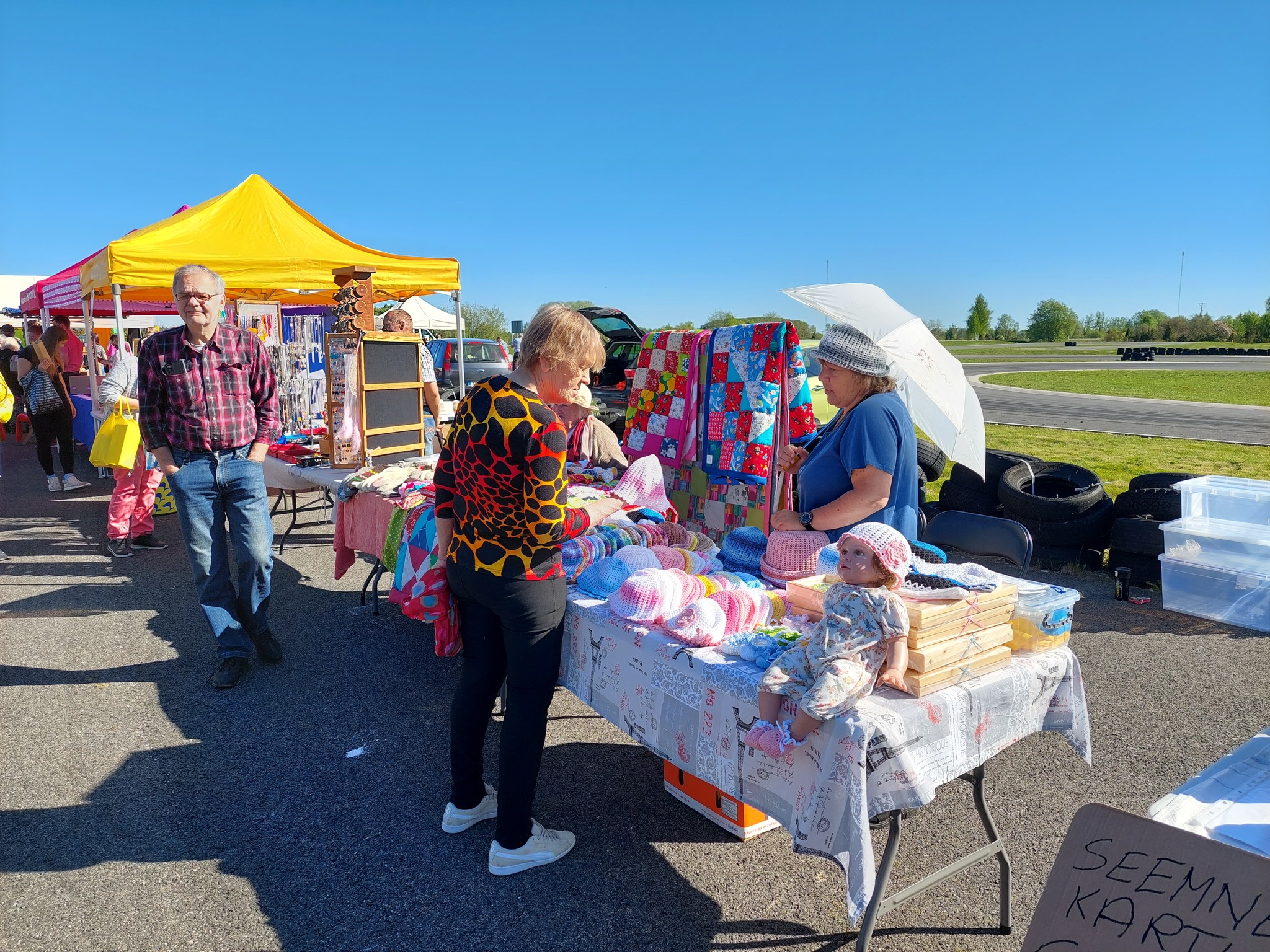 Käsitöö müüja Hiidlaste kevadlaadal