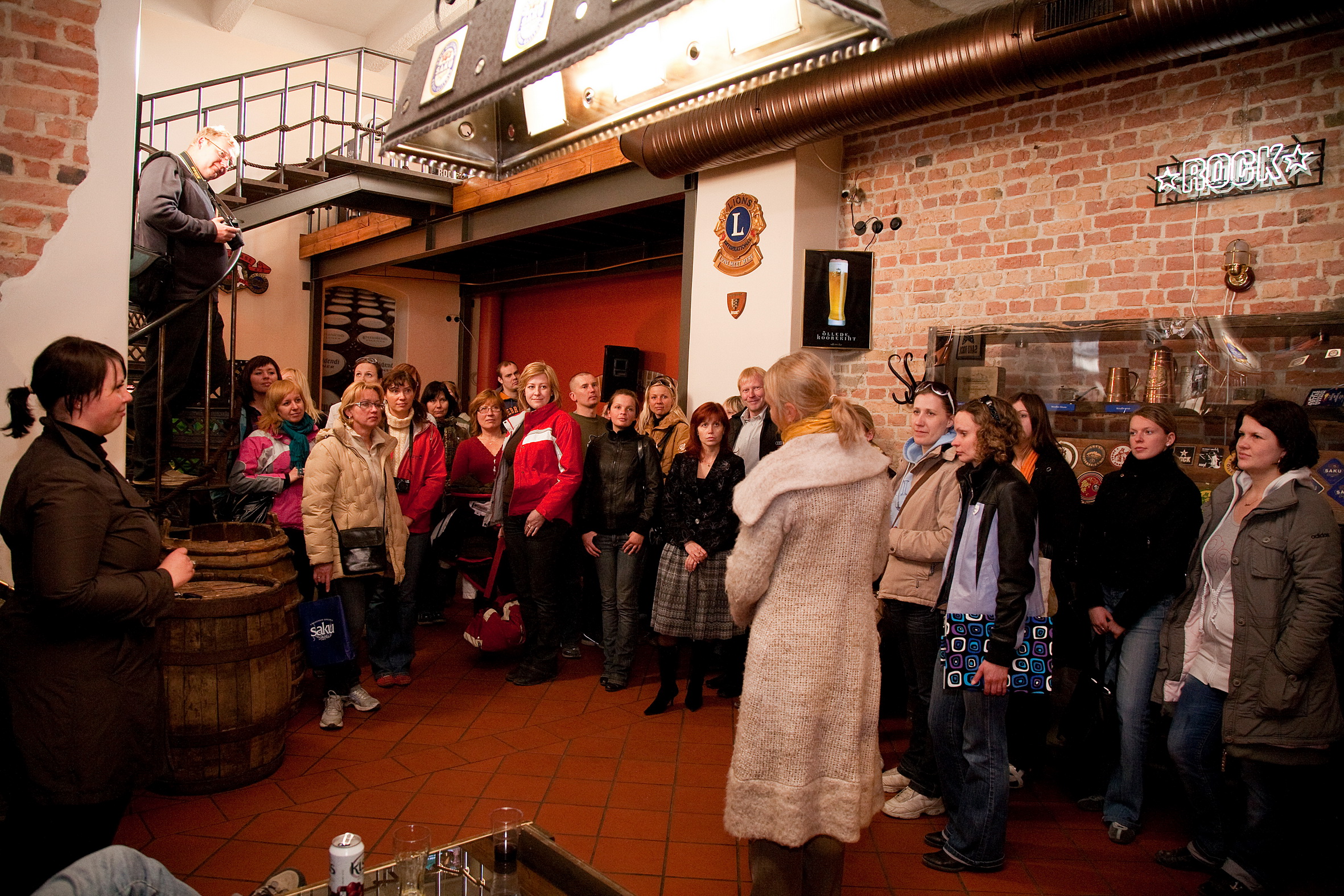 Külalised ekskursioonil Saku Õlletehases