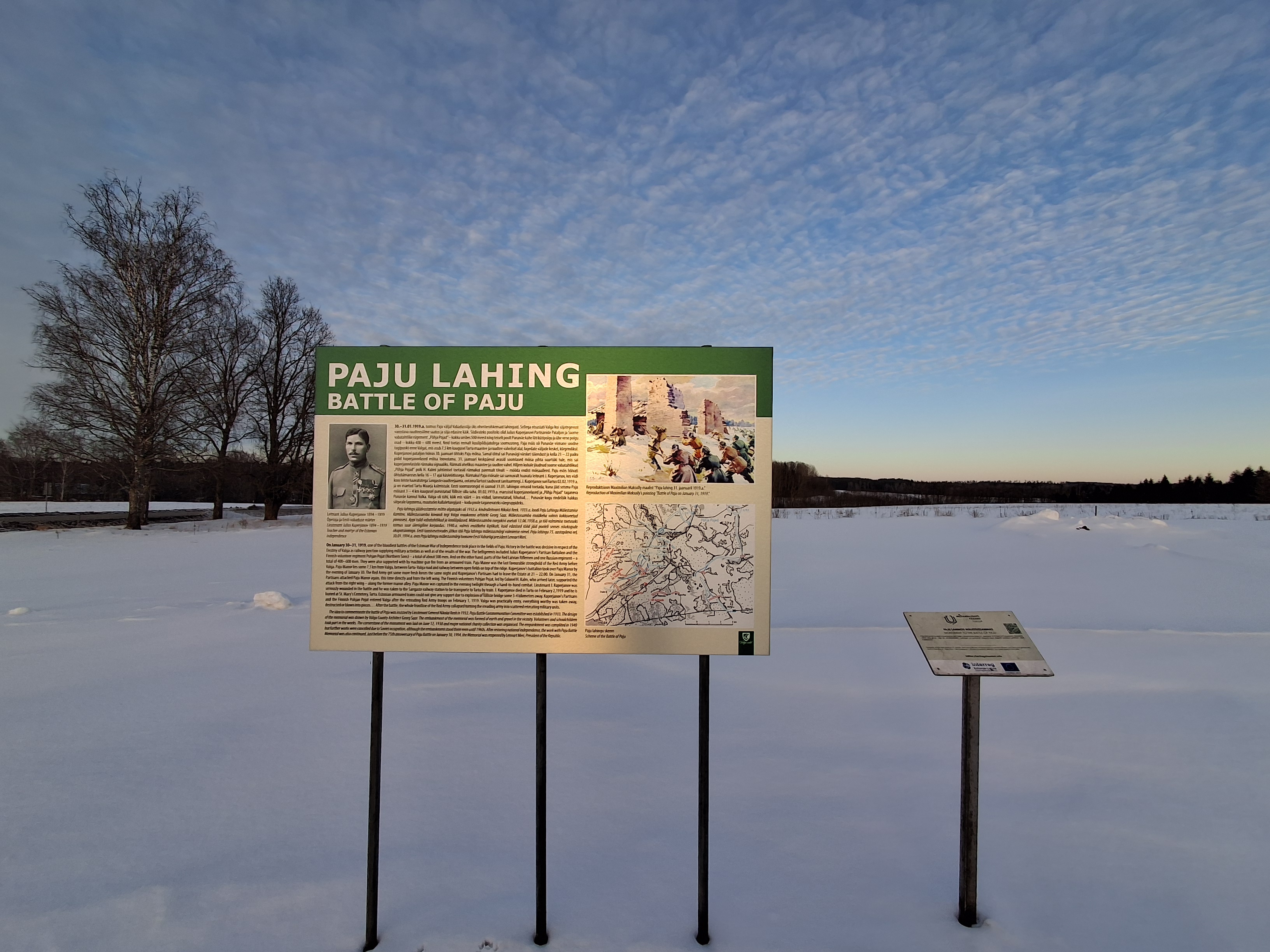 Informācijas stends pie Paju kaujas piemiņas zīmes.