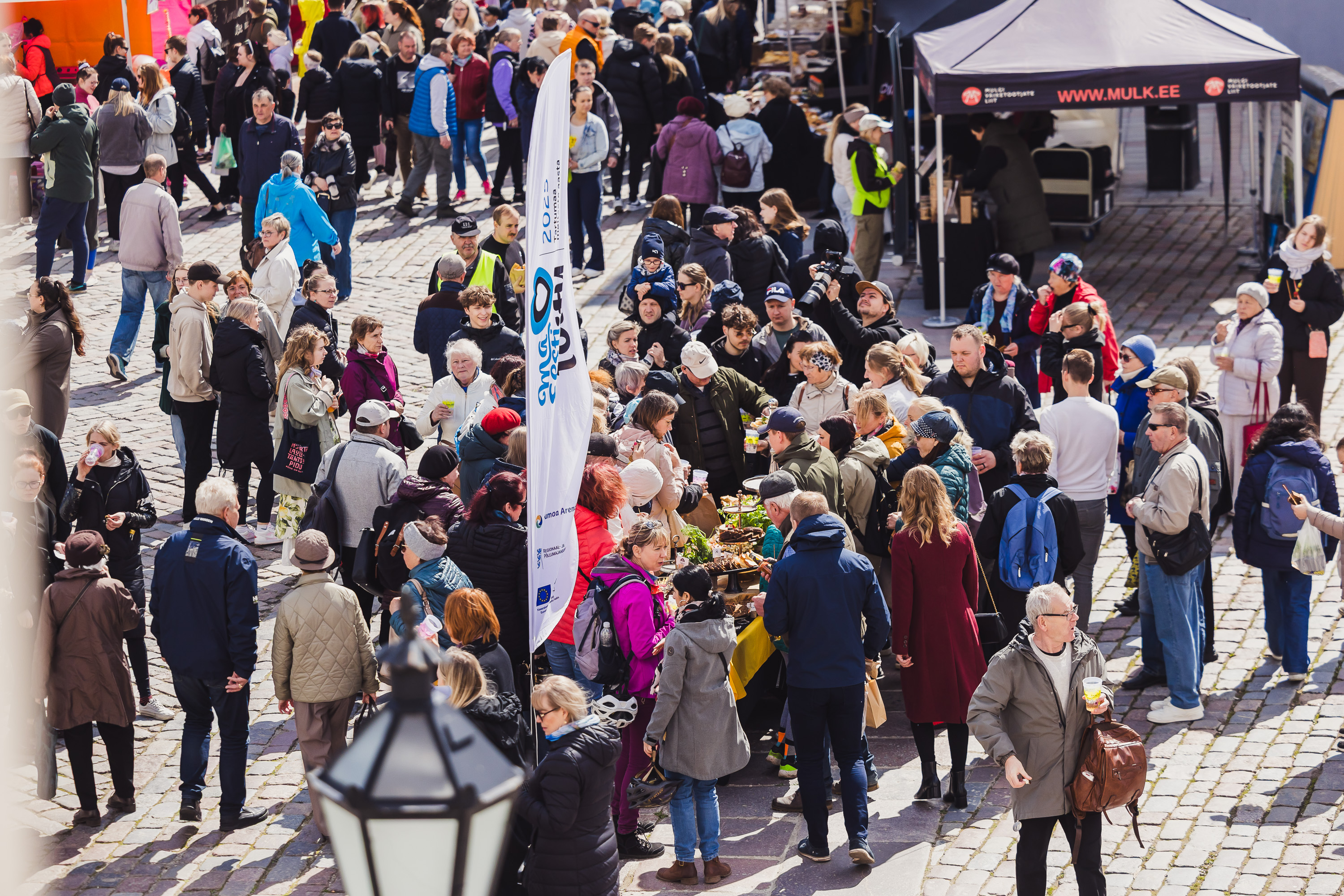 Tartu kevadlaat raekoja platsil