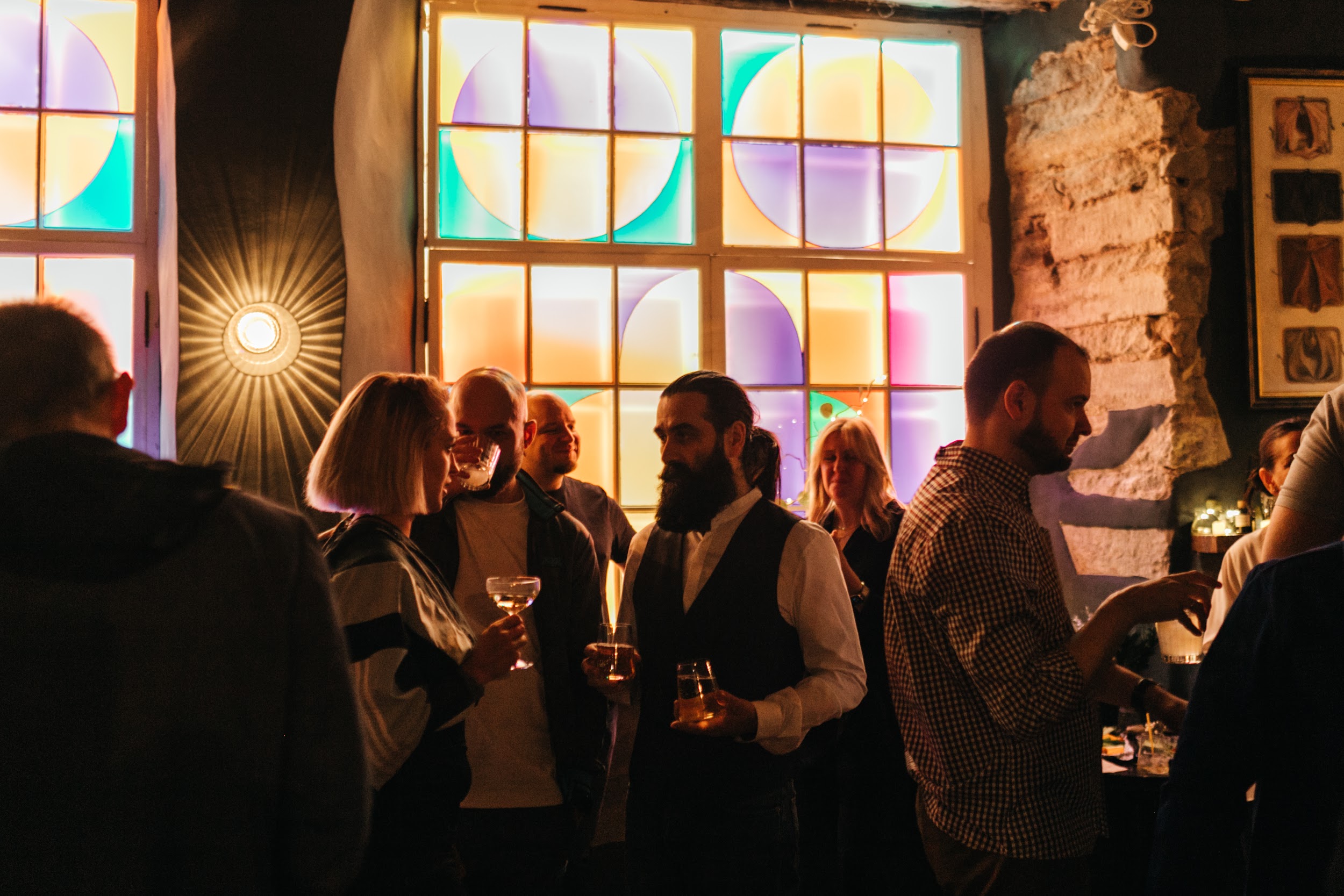 Sigmund Freud Bar – Menschen genießen den Abend