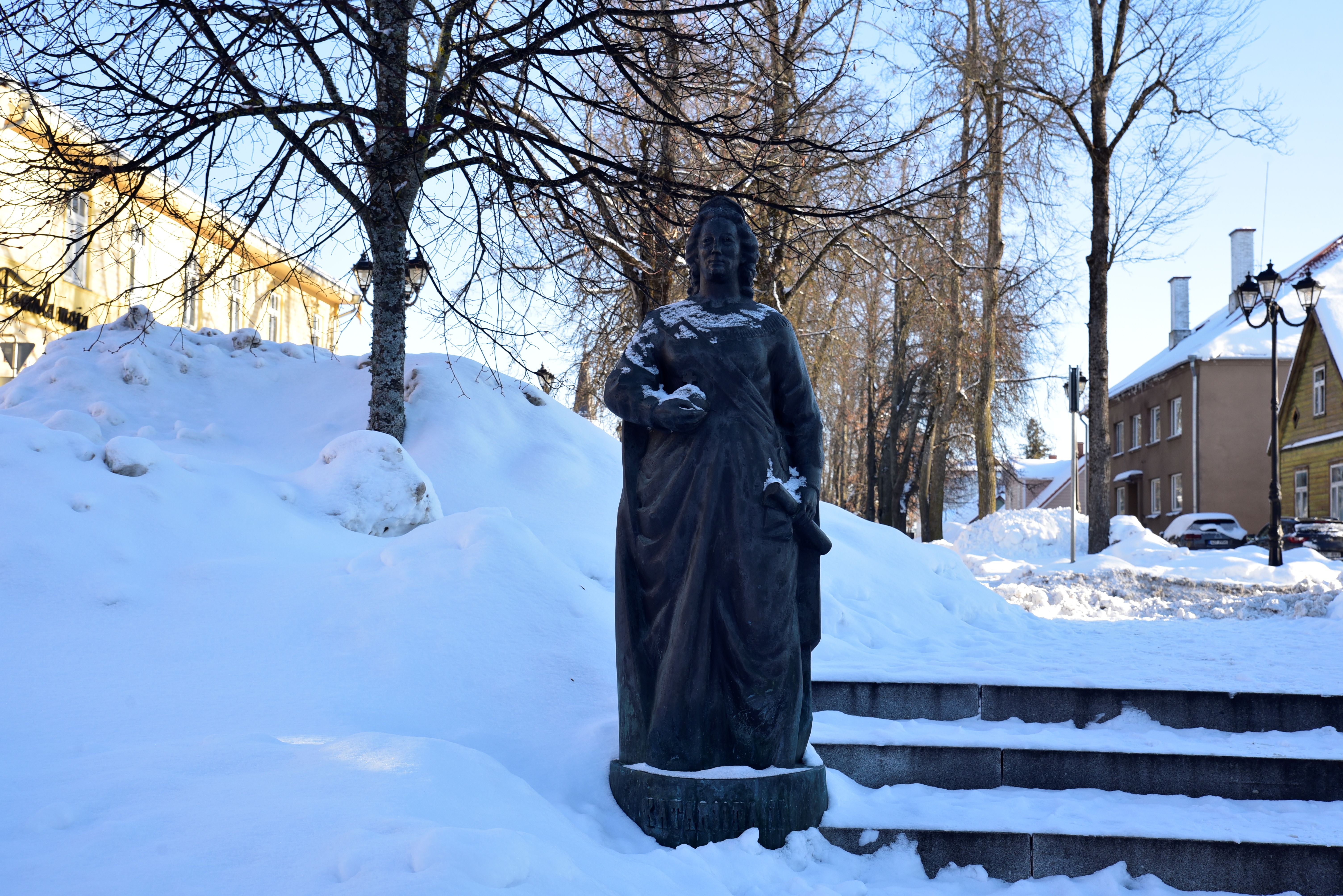 Katariina II skulptuur talvisel Katariina alleel