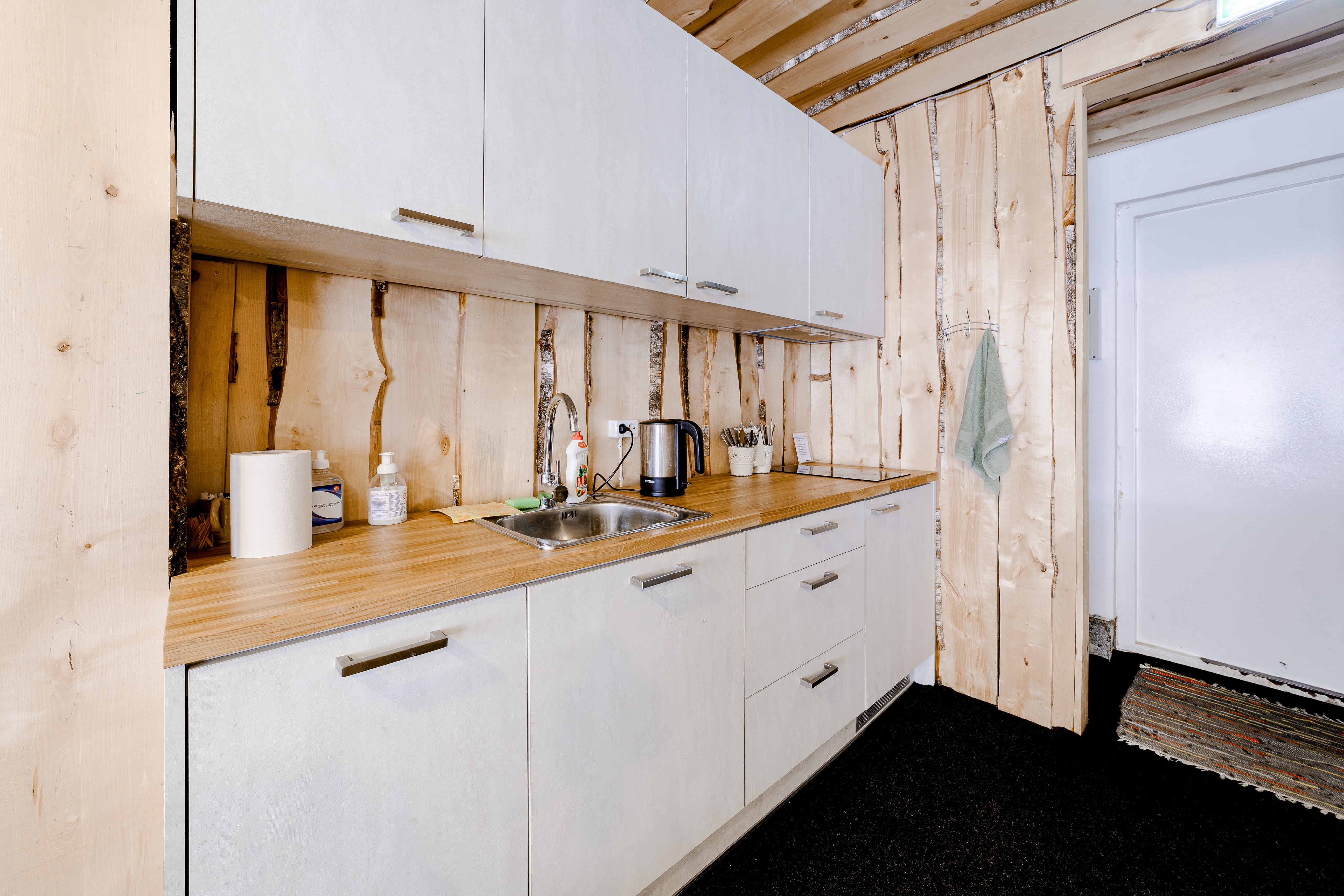 Matkamaja olenguruumi kööginurk